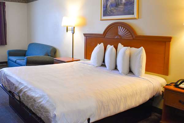Suite - Americas Best Value Inn & Suites Haltom City - I-820, Exit 18