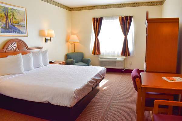  - Americas Best Value Inn & Suites Haltom City - I-820, Exit 18