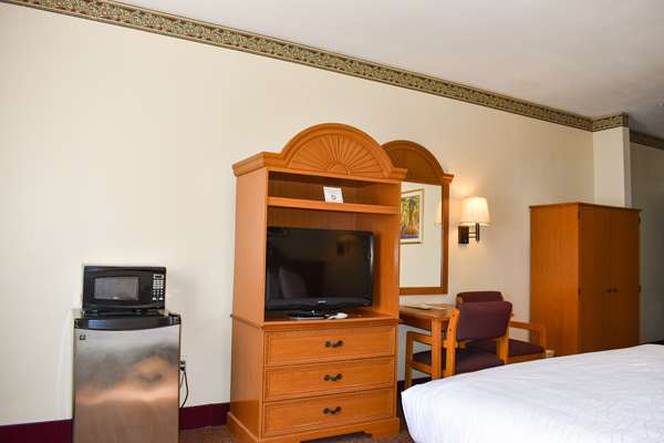  - Americas Best Value Inn & Suites Haltom City - I-820, Exit 18