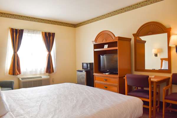  - Americas Best Value Inn & Suites Haltom City - I-820, Exit 18