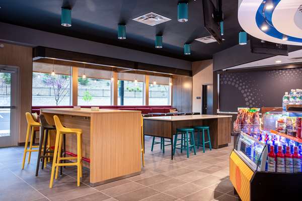  - Tru by Hilton East Asheville - I-40, Exit 55