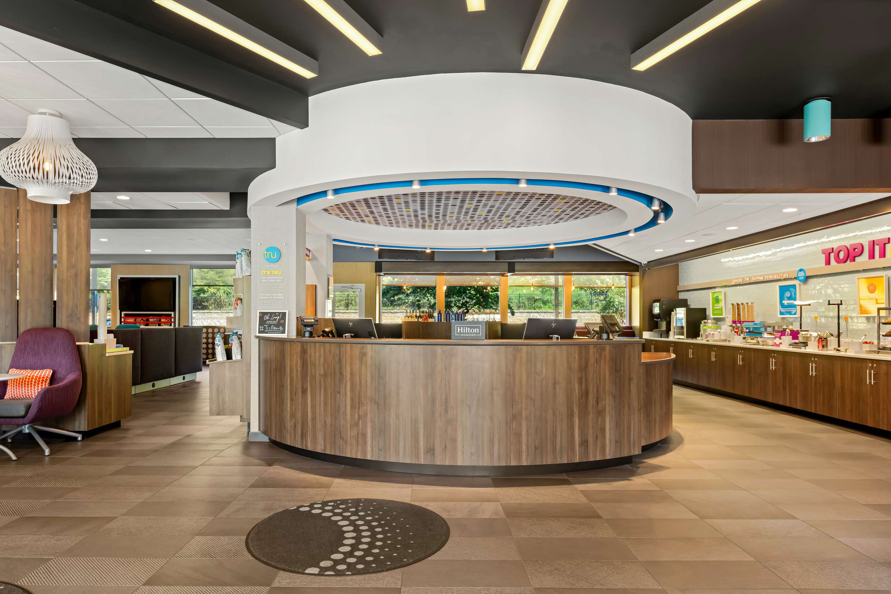 Breakfast Area | GLō Hotel Asheville-Blue Ridge Parkway