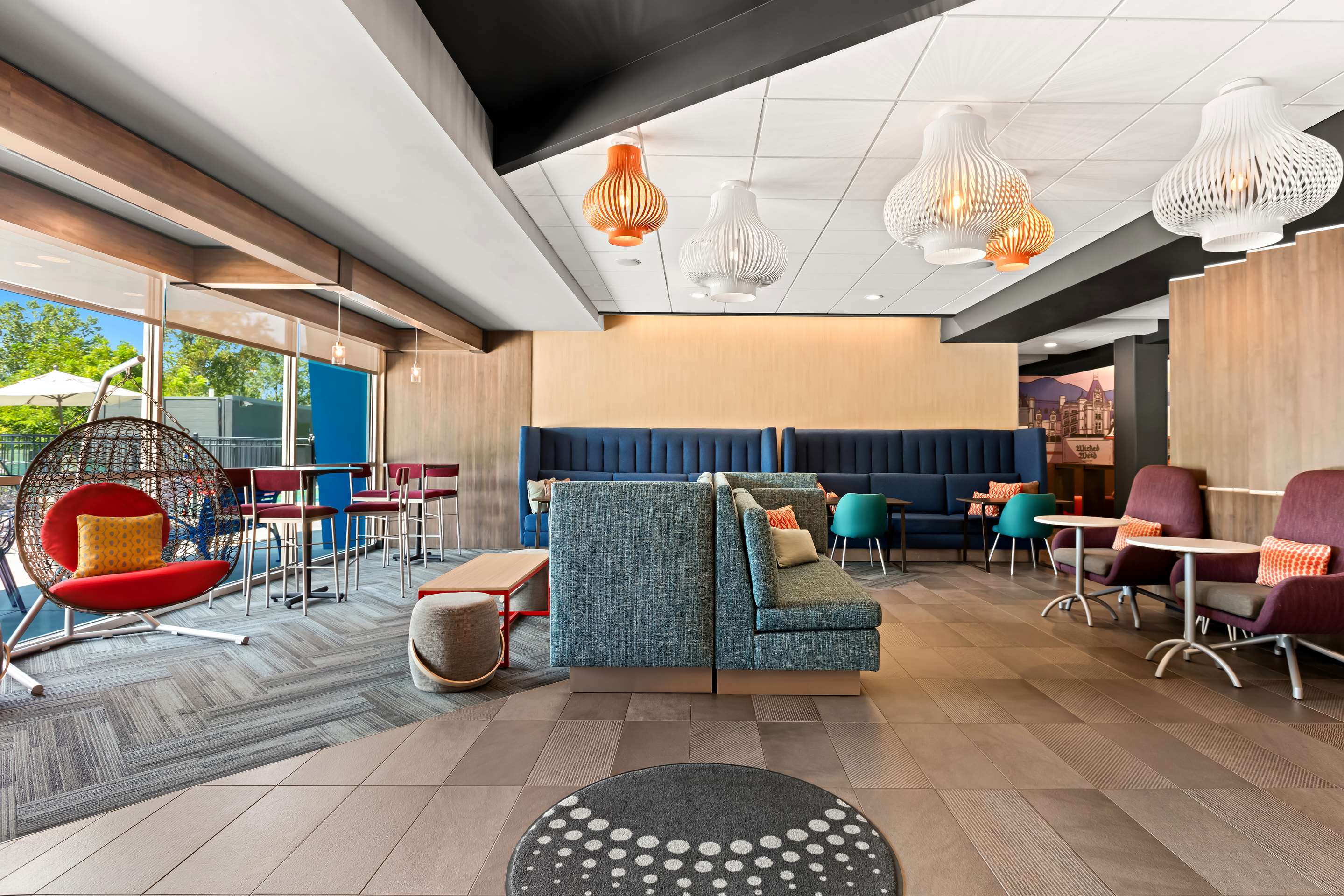 Lobby | GLō Hotel Asheville-Blue Ridge Parkway