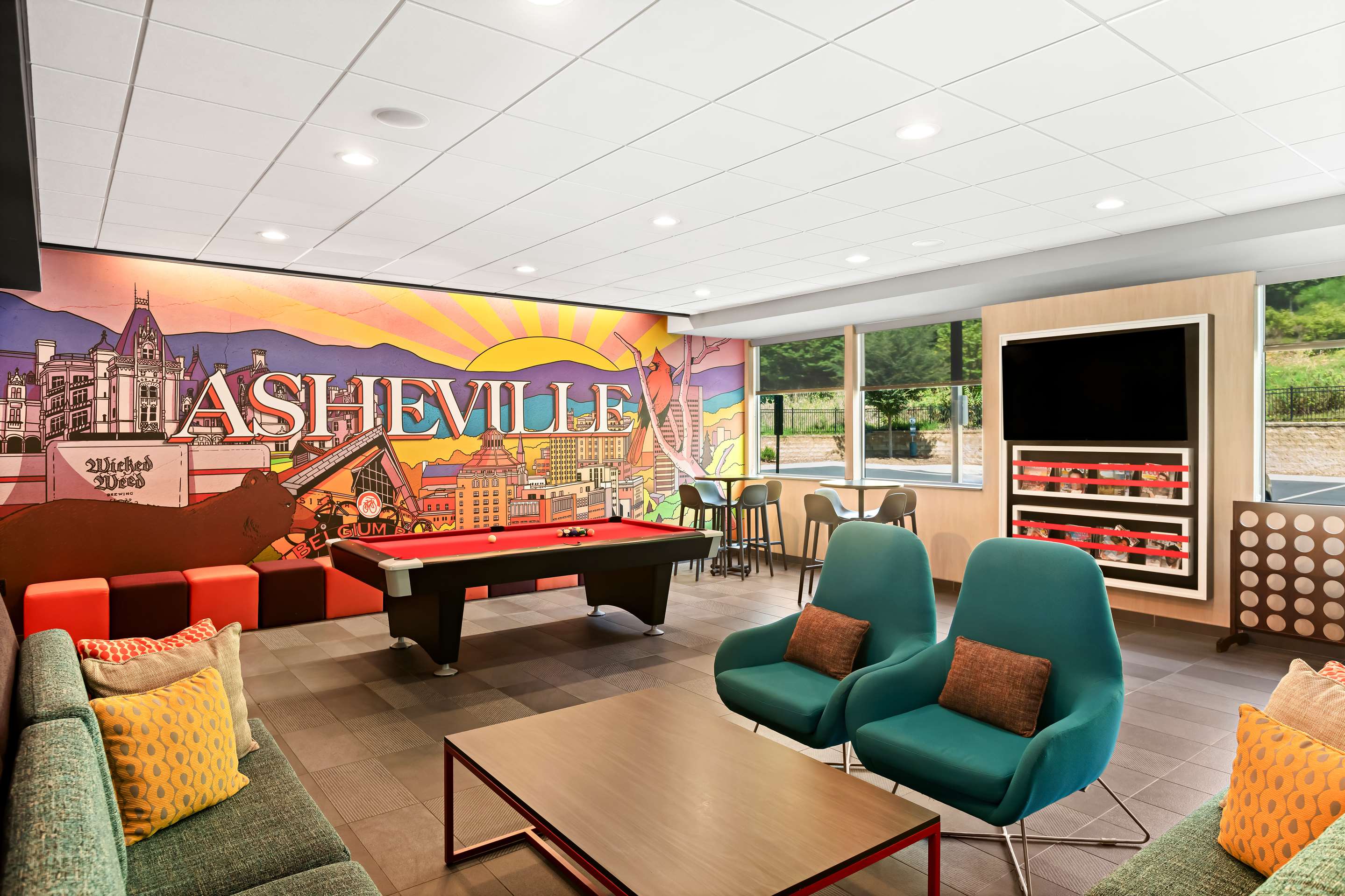 Lobby | GLō Hotel Asheville-Blue Ridge Parkway
