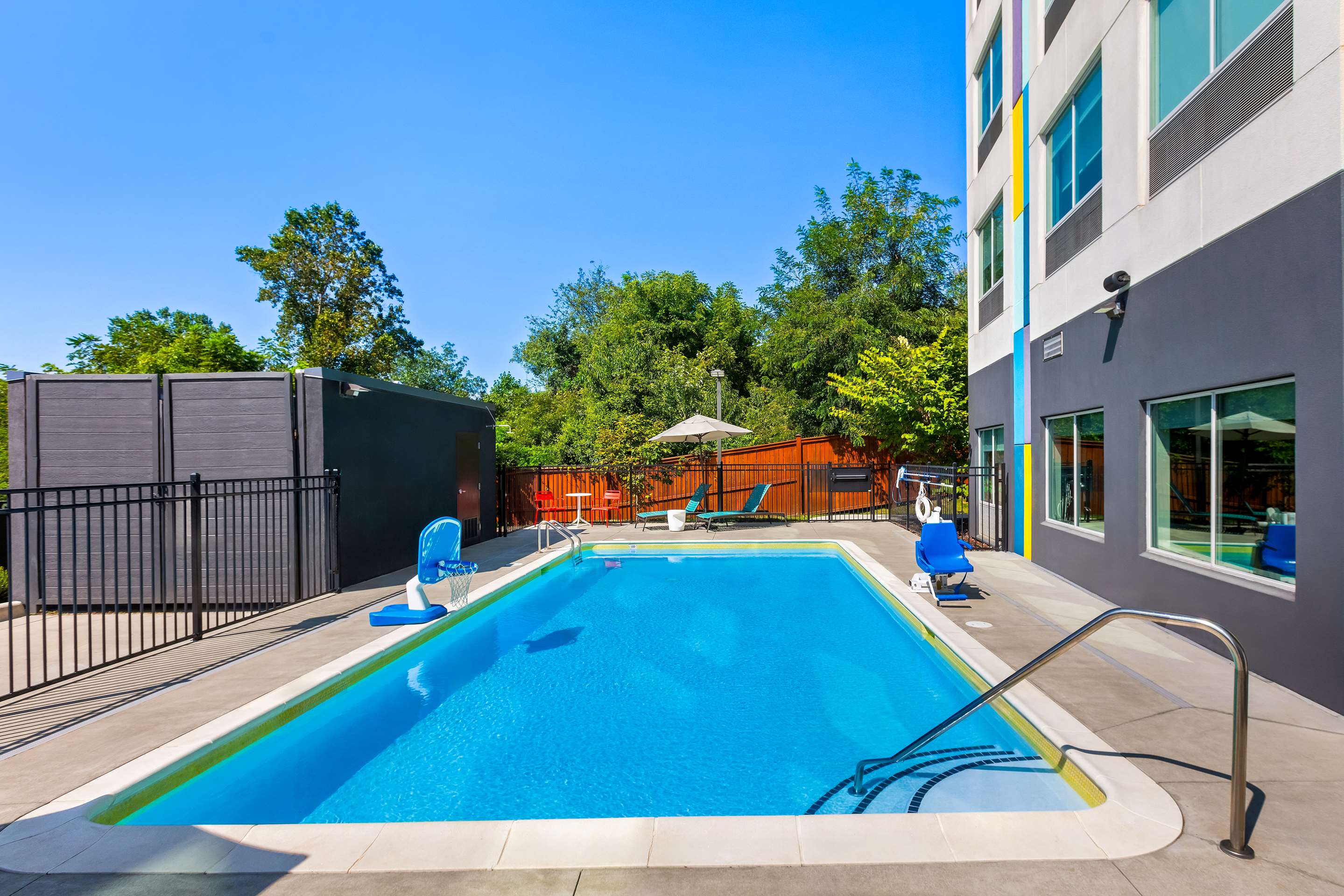 Pool | GLō Hotel Asheville-Blue Ridge Parkway