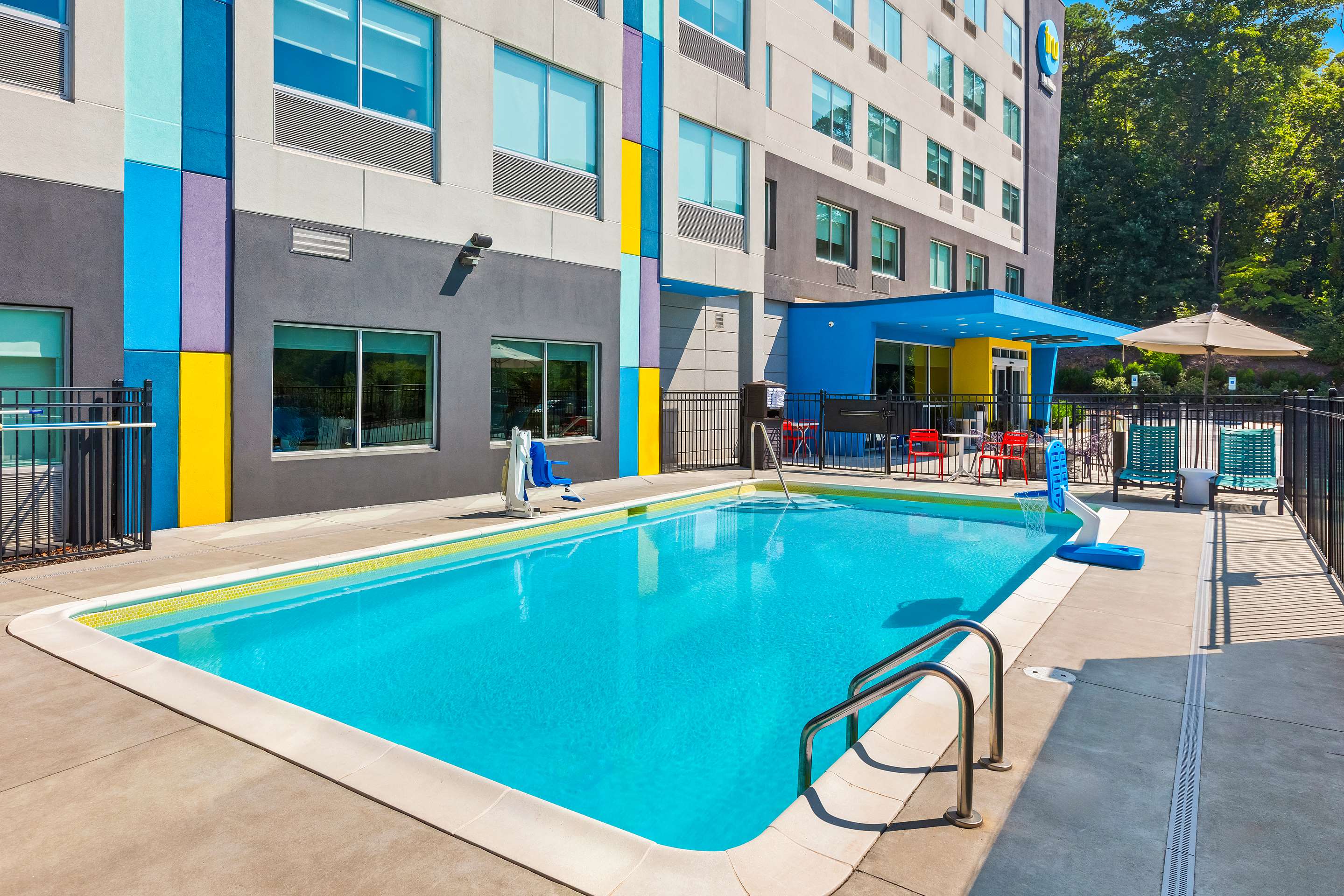 Pool | GLō Hotel Asheville-Blue Ridge Parkway