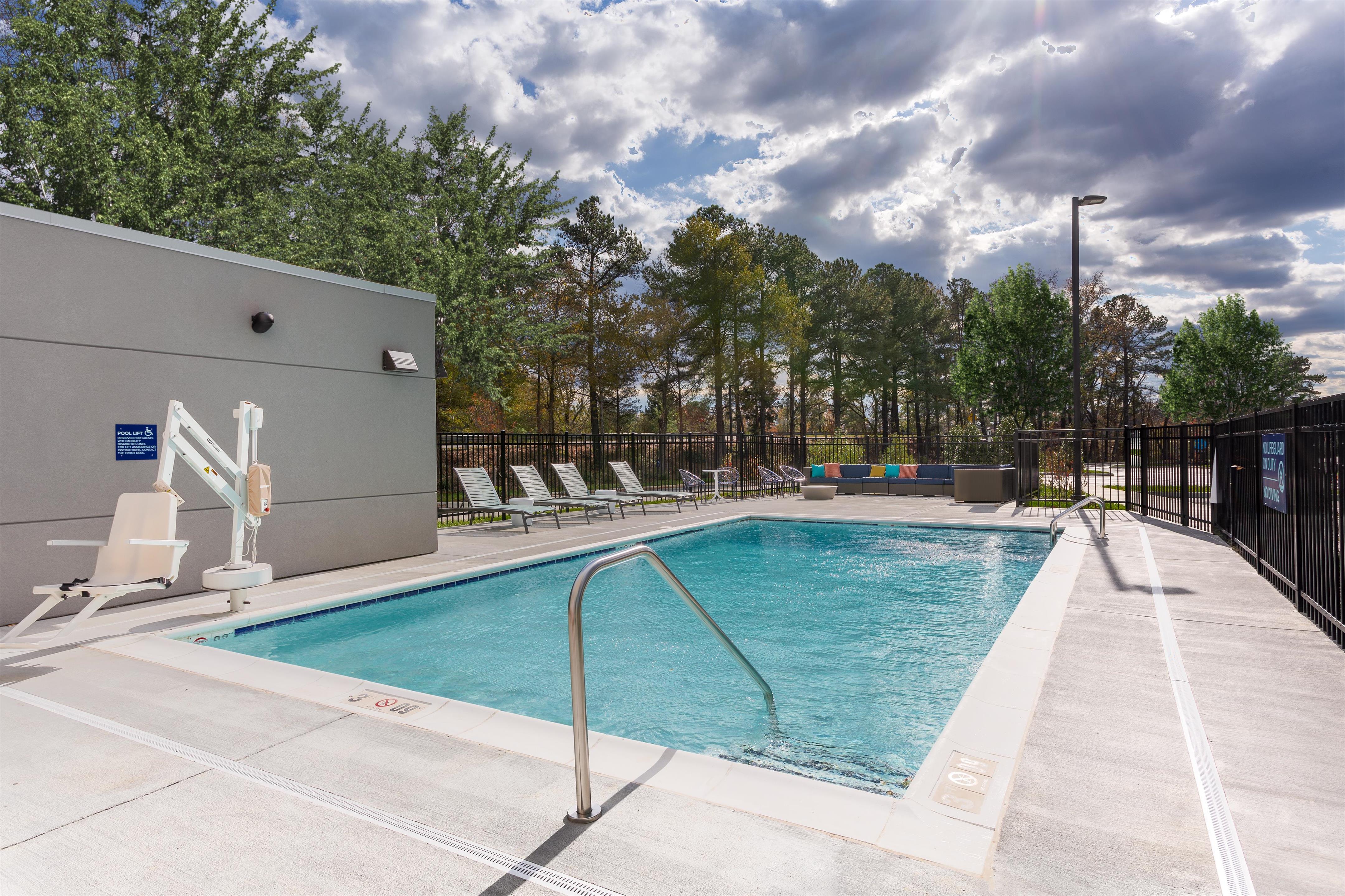 Pool | Tru by Hilton Ashland