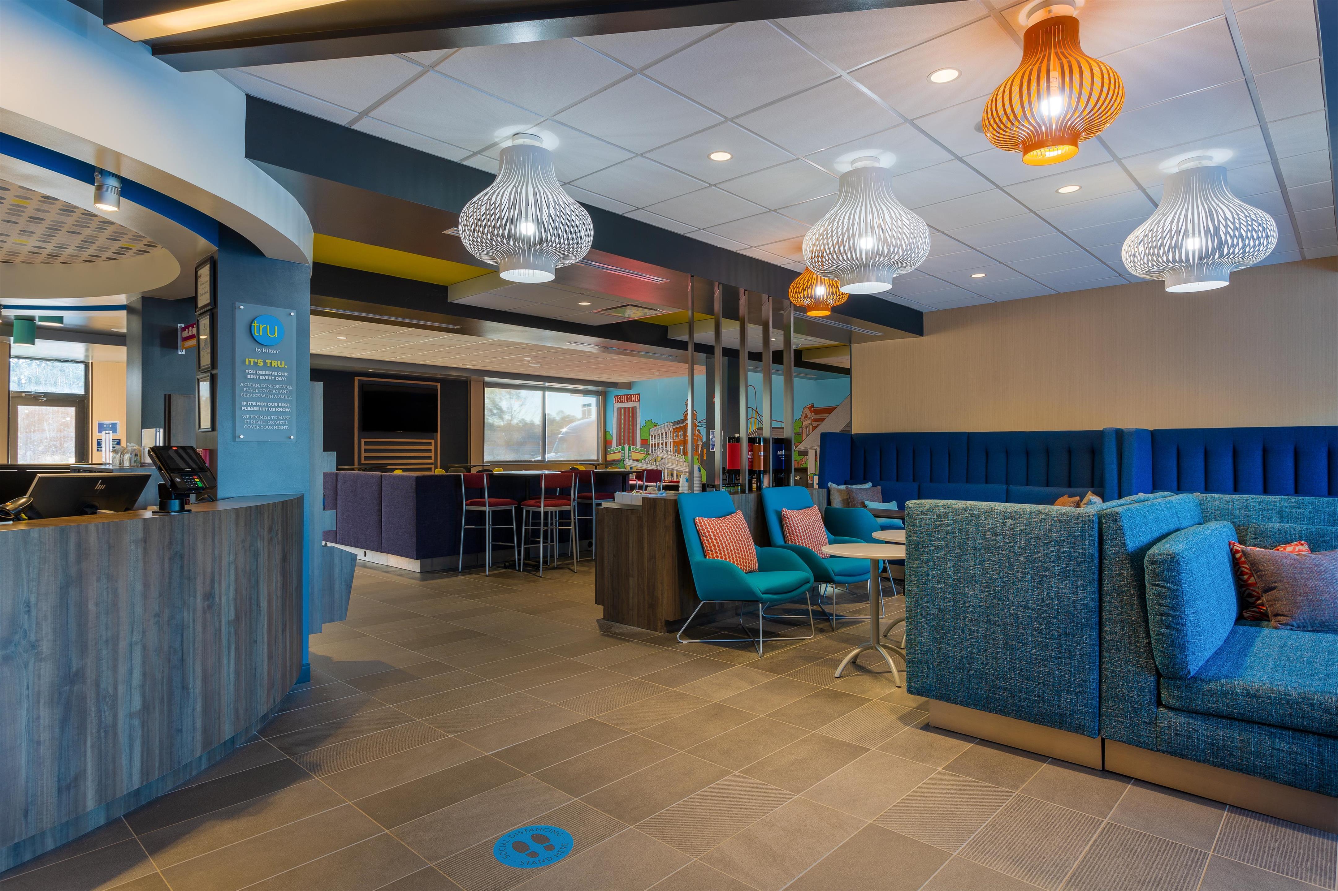 Lobby | Tru by Hilton Ashland