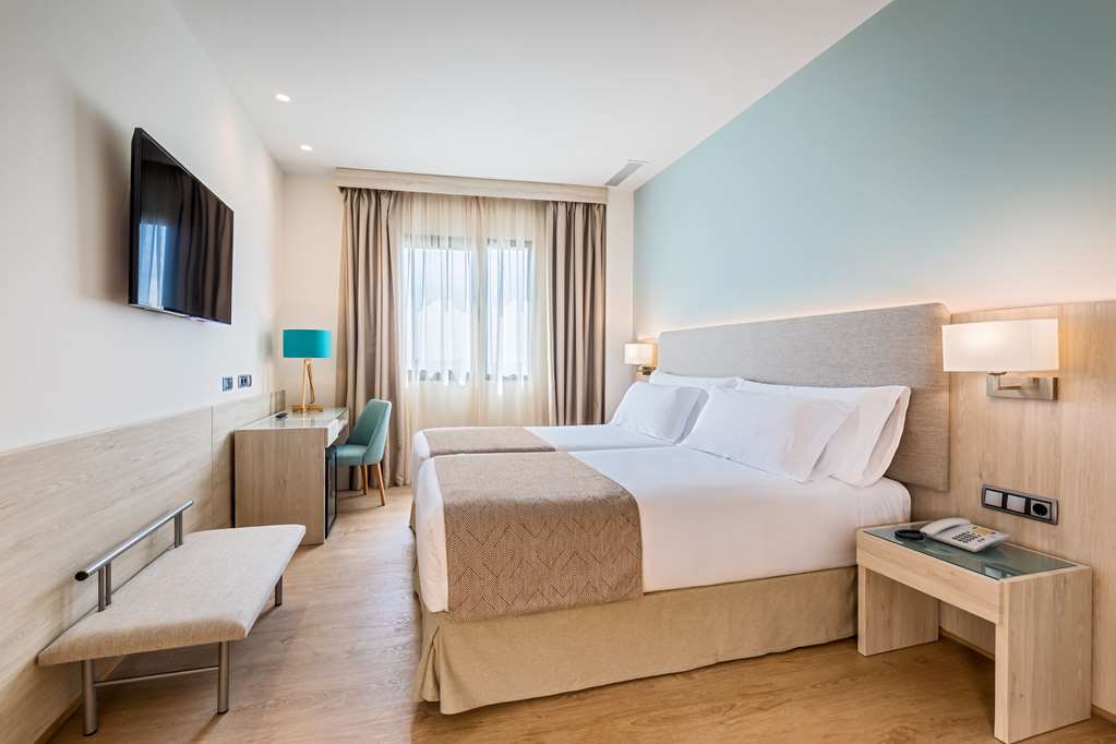 OCCIDENTAL SEVILLA VIAPOL-guestroom-Guest Room,On-Site.jpg