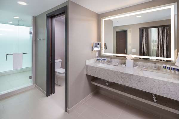 Suite - Summit Hotel Northeast Cincinnati