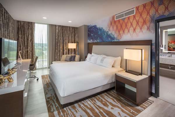 Suite - Summit Hotel Northeast Cincinnati