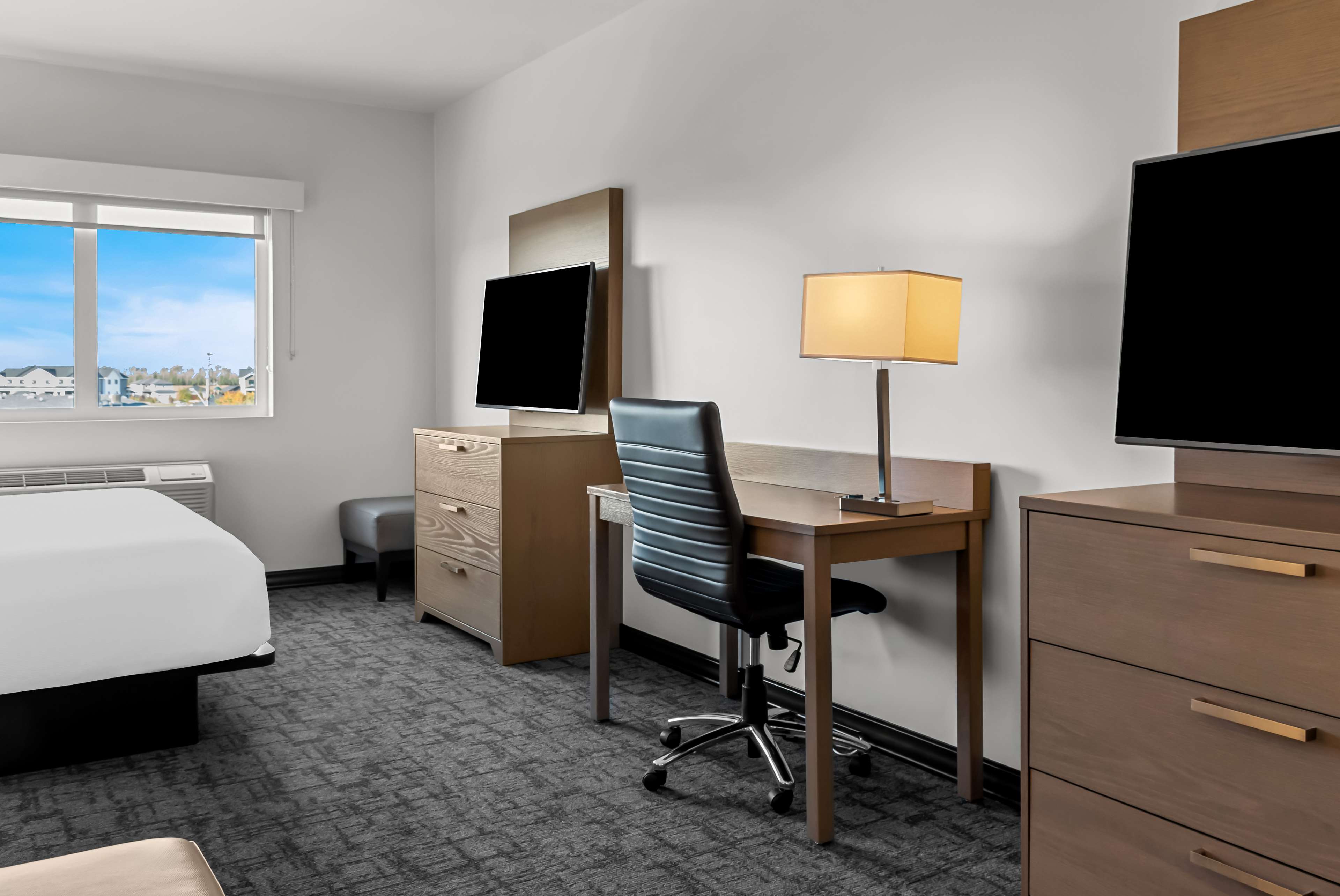 Best Western Plus Winkler - Tap to explore photos