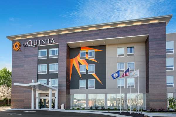Exterior view - La Quinta Inn & Suites Manassas