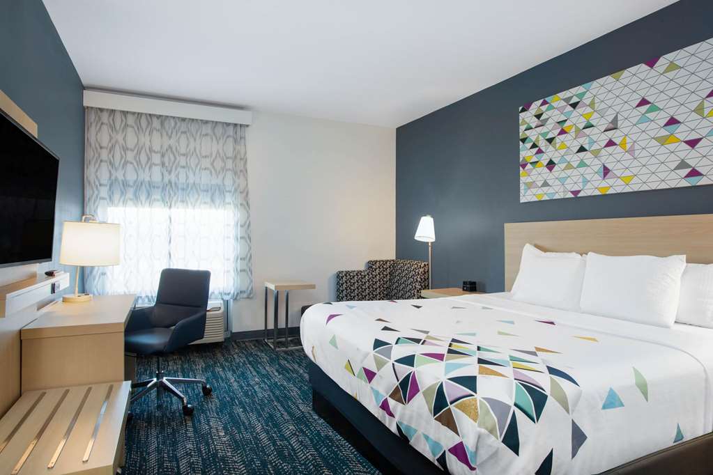 LA QUINTA INN & SUITES BY WYNDHAM M-guestroom-Guest Room,On-Site.jpg