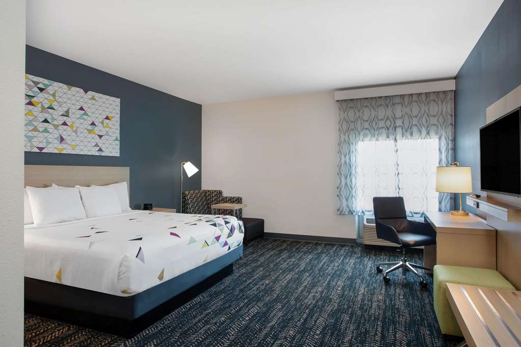 LA QUINTA INN & SUITES BY WYNDHAM M-guestroom-Guest Room,Suite,On-Site.jpg