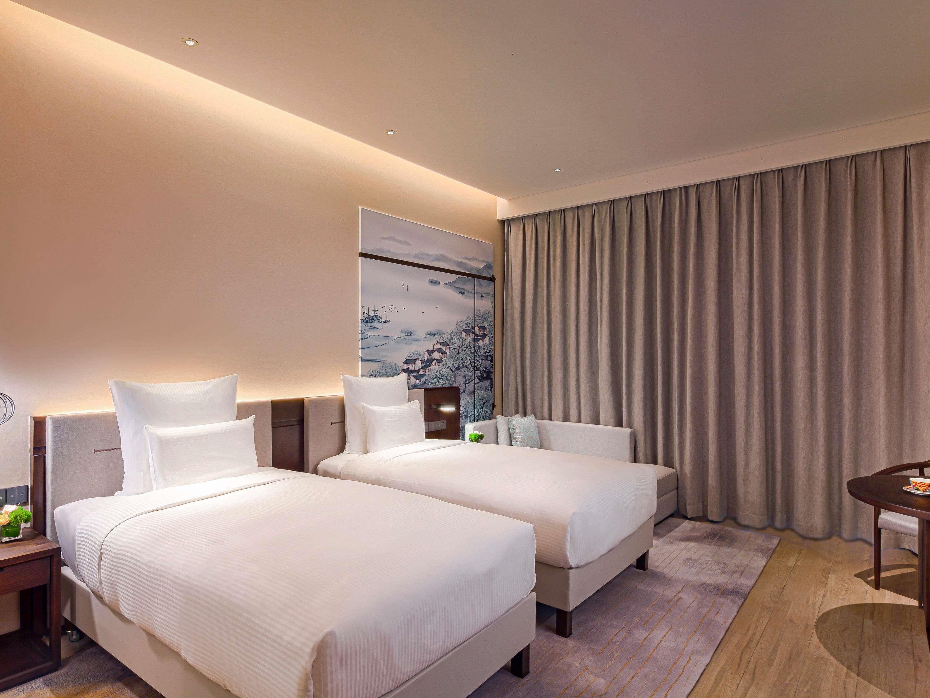 Pullman Yueyang Room Type - EXECUTIVE ROOM, Lounge Access, two Single-size Beds,  Lake or Garden View