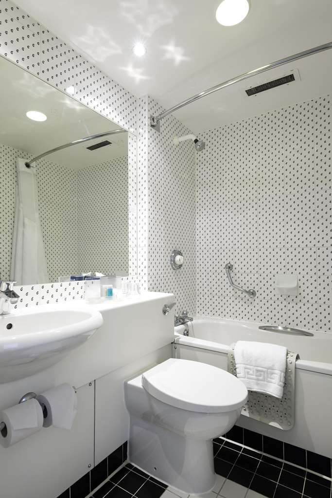 Best Western London Heathrow Ariel Hotel-guestroom-Guest Room,Bathroom,On-Site.jpg