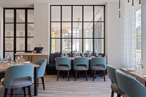 Restaurant - Hilton Garden Inn Brookline