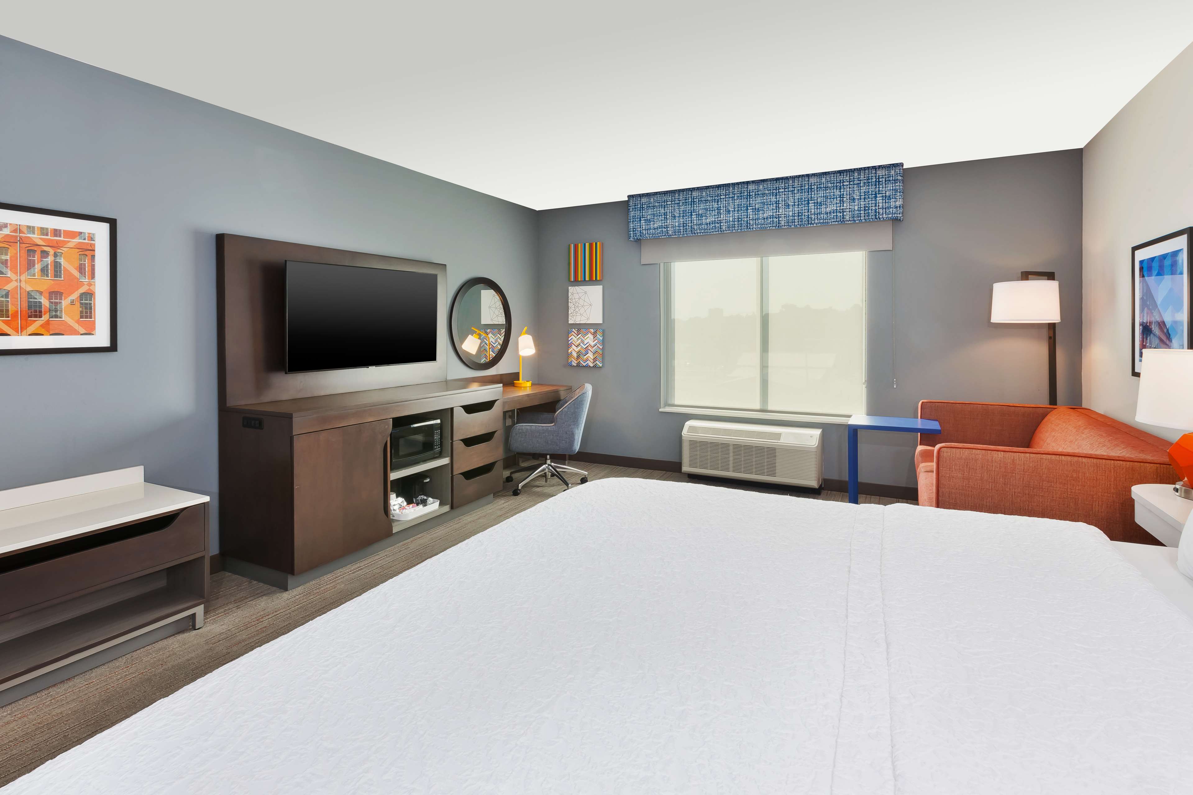 Hampton Inn by Hilton Danville, VA Room Type - 1KN STDO MIC FRIDG WTBR NS