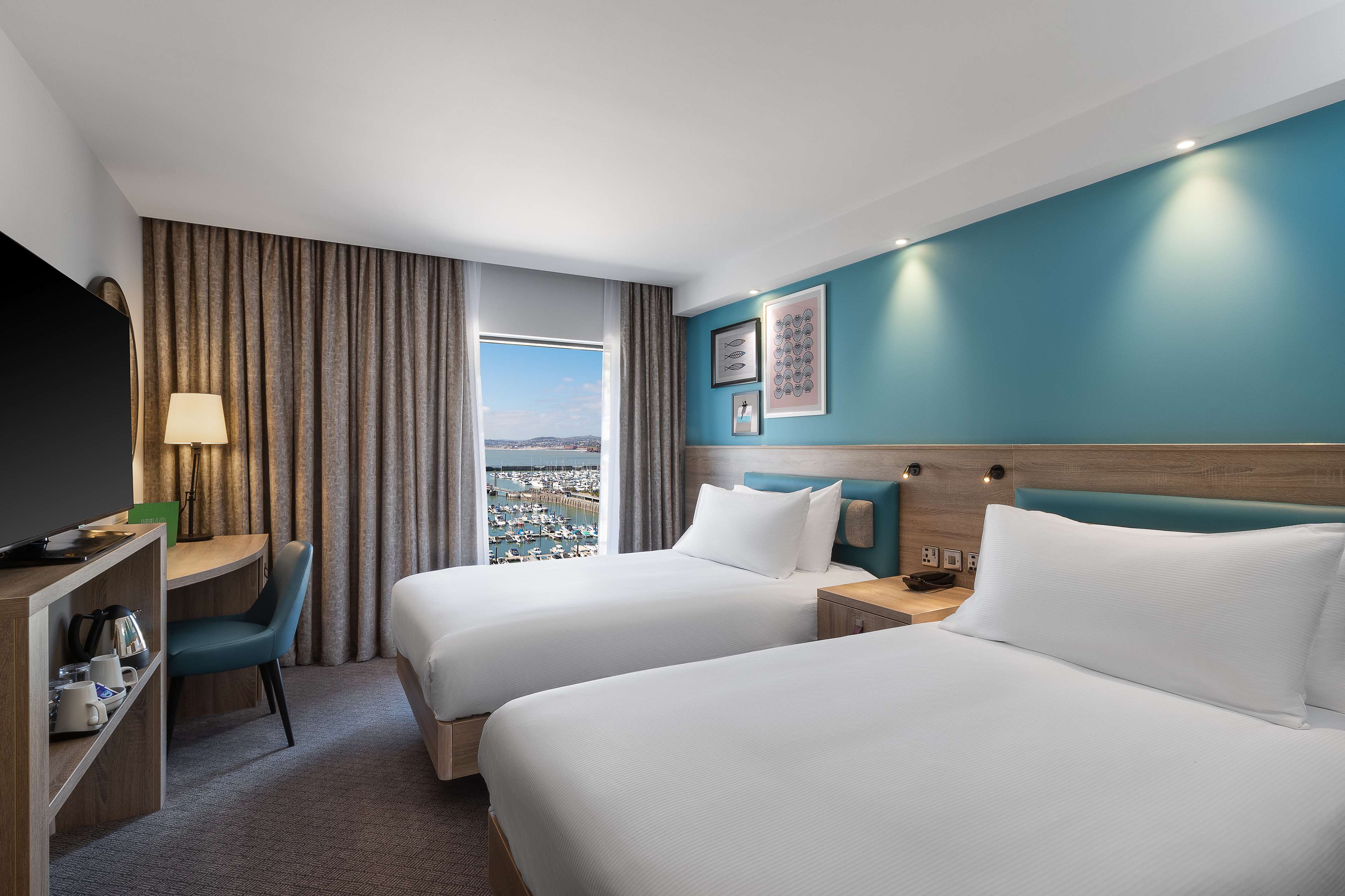 Hampton by Hilton Torquay - Tap to explore photos