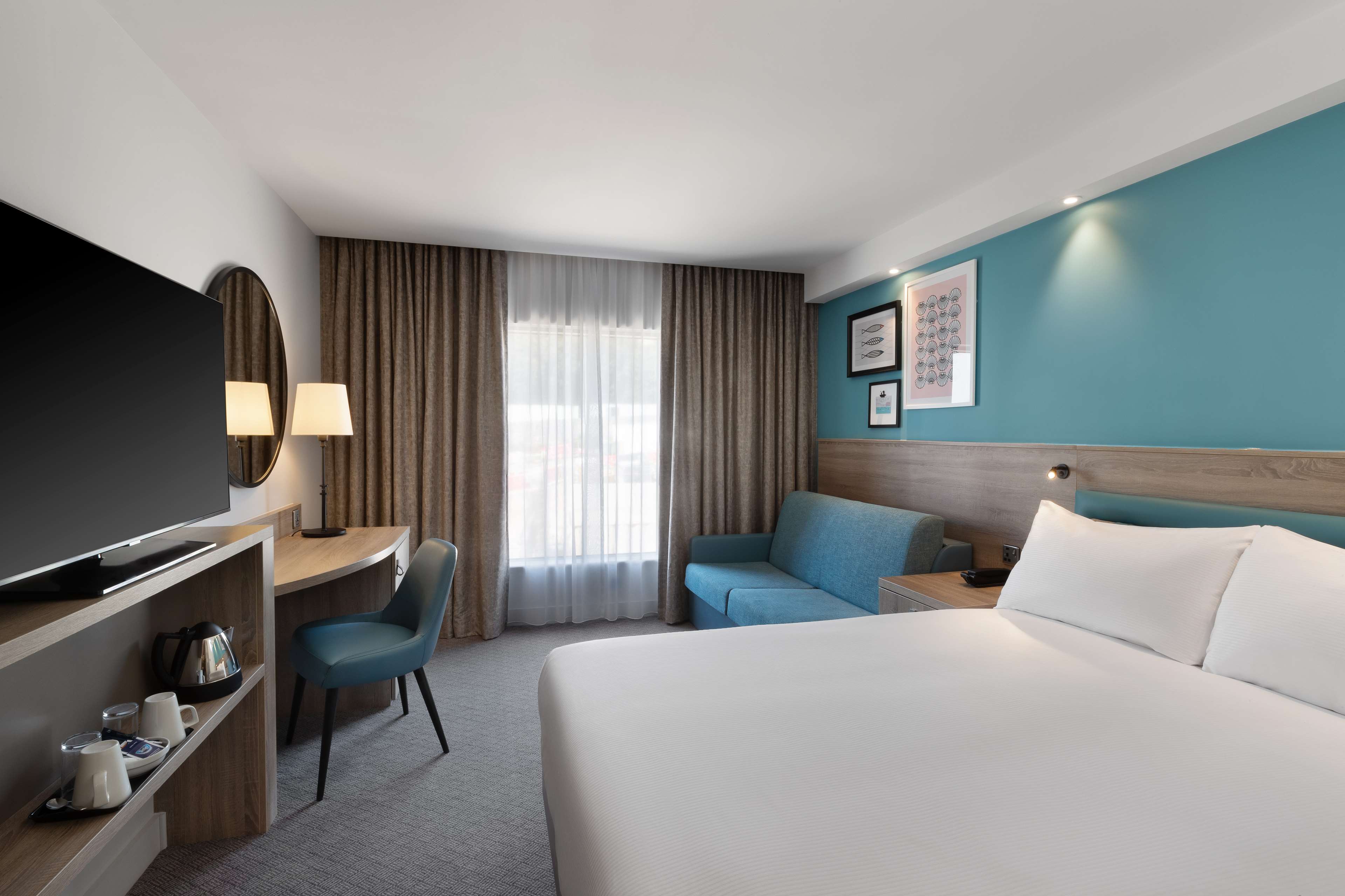 Hampton by Hilton Torquay Room Type - KING ROOM WITH SOFA BED Hampton by Hilton Torquay Room Type - KING ROOM WITH SOFA BED