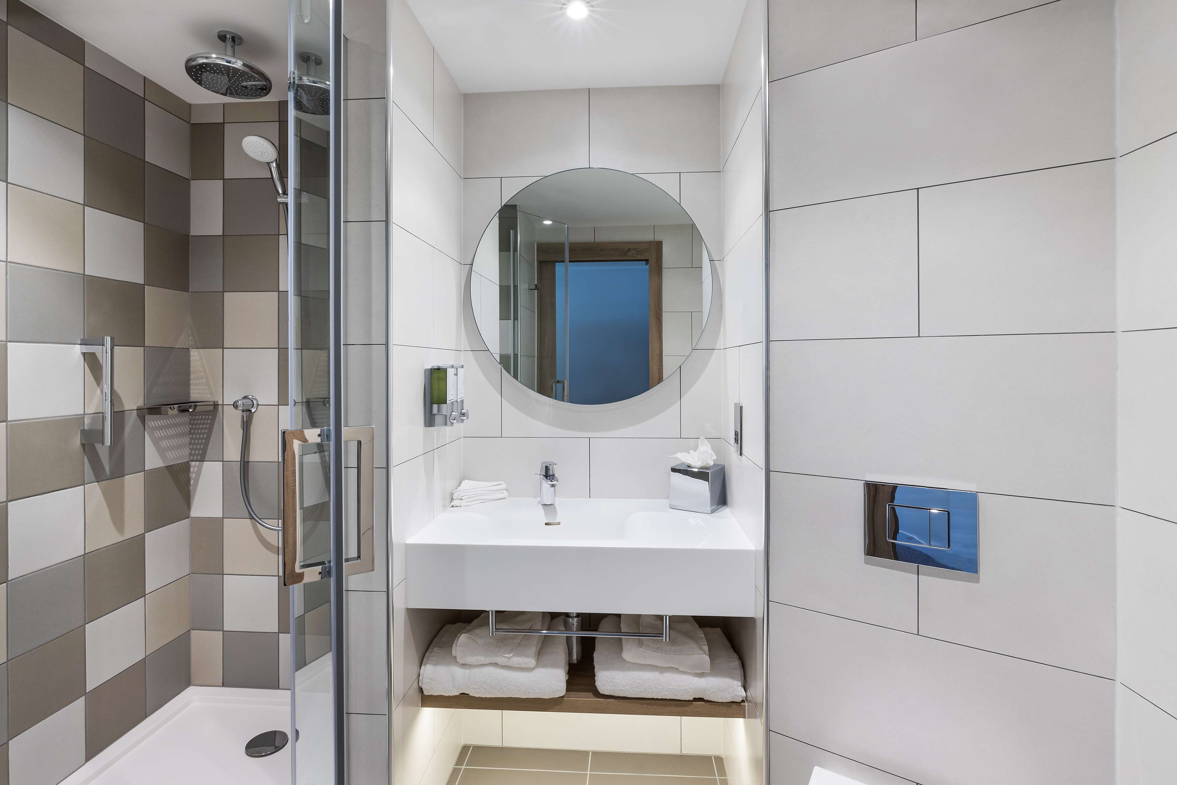 Hampton by Hilton Torquay Room Type - KING ROOM