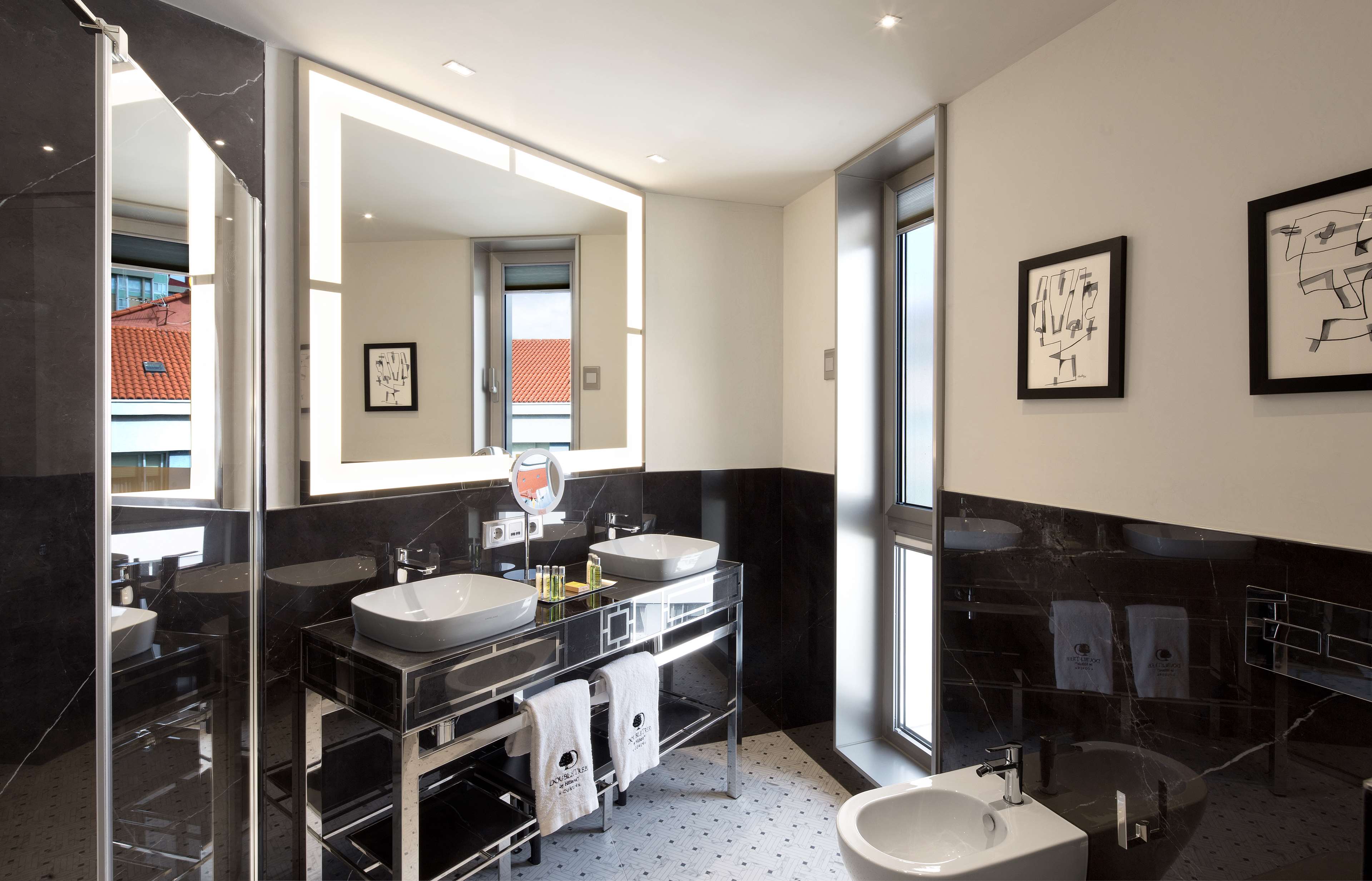 DoubleTree by Hilton A Coruna Room Type - QUEEN GUEST ROOM