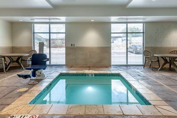 Pool - MainStay Suites Durango