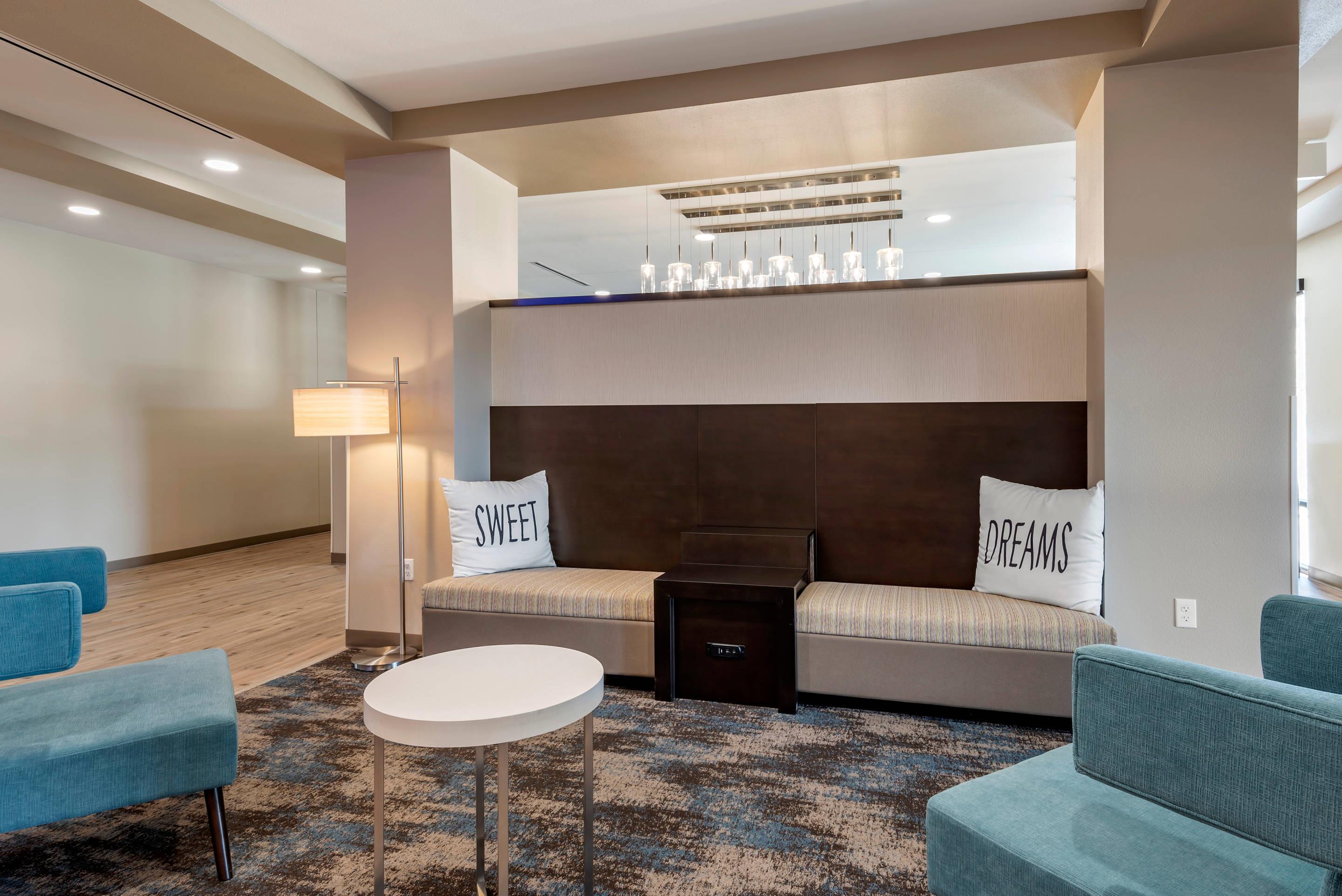 Hotel lobby | MainStay Suites