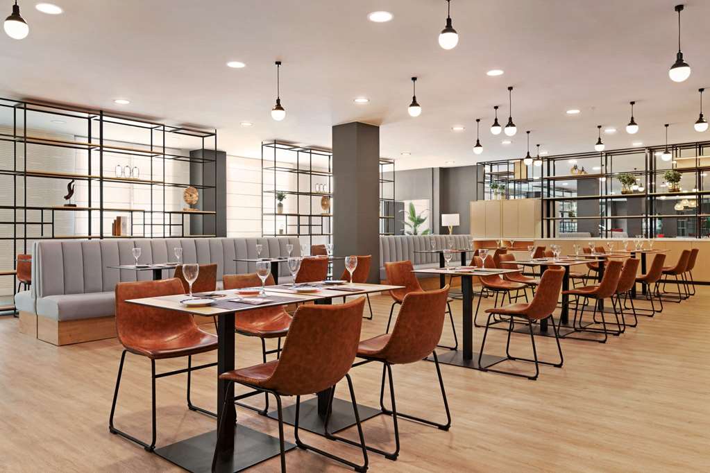 RAMADA BY WYNDHAM VALENCIA ALMUSSAF-guestroom-Dining,Dining Area,Grill/Pub,On-Site.jpg