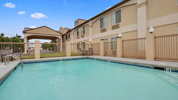 Pool - SureStay Hotel by Best Western Alexandria - I-49, Exit 90