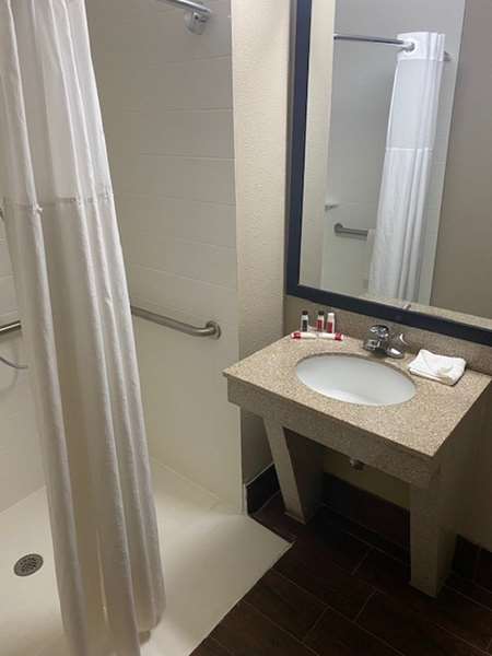  - SureStay Hotel by Best Western Alexandria - I-49, Exit 90