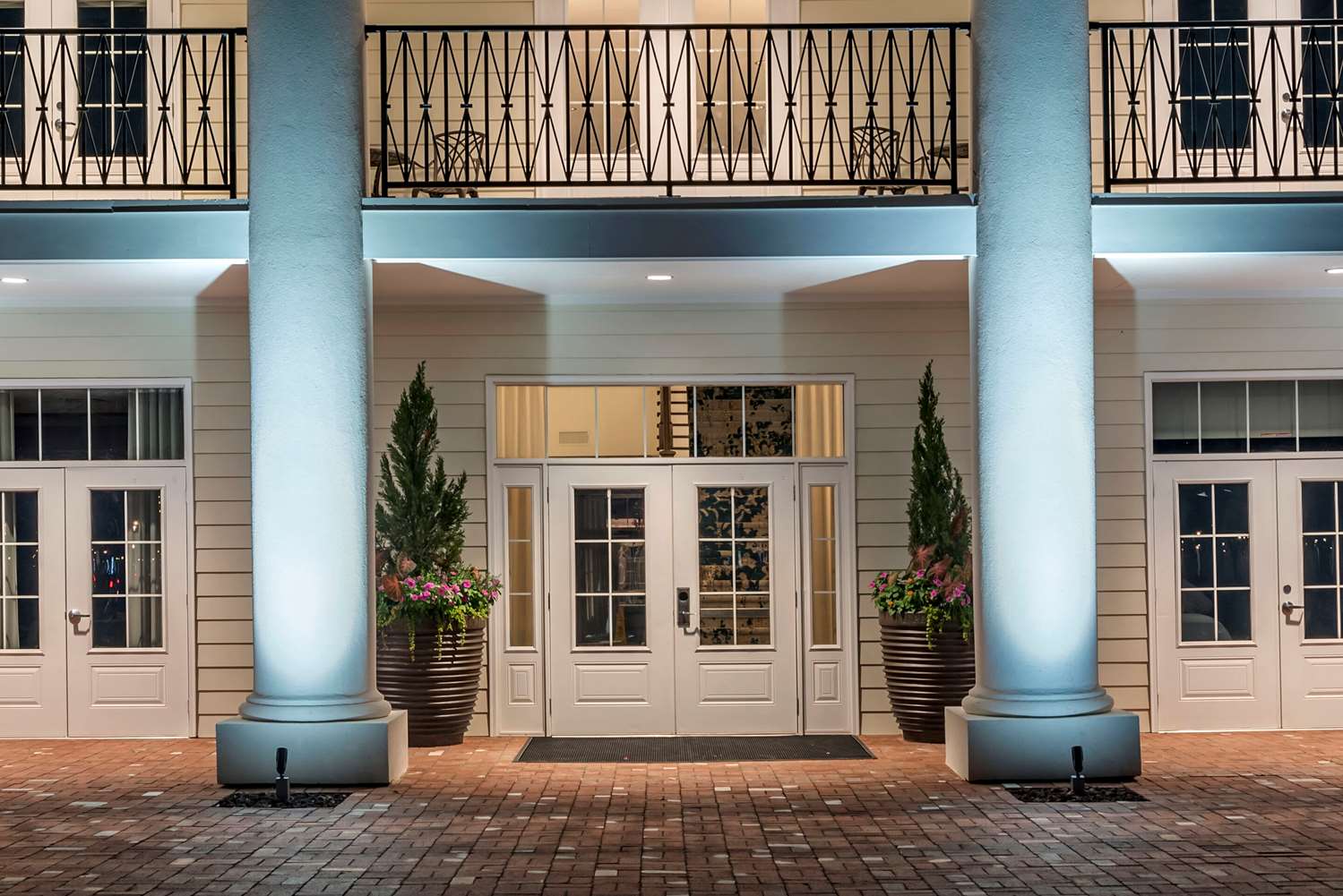 Lyric Hotel West End District Cleveland, MS See Discounts