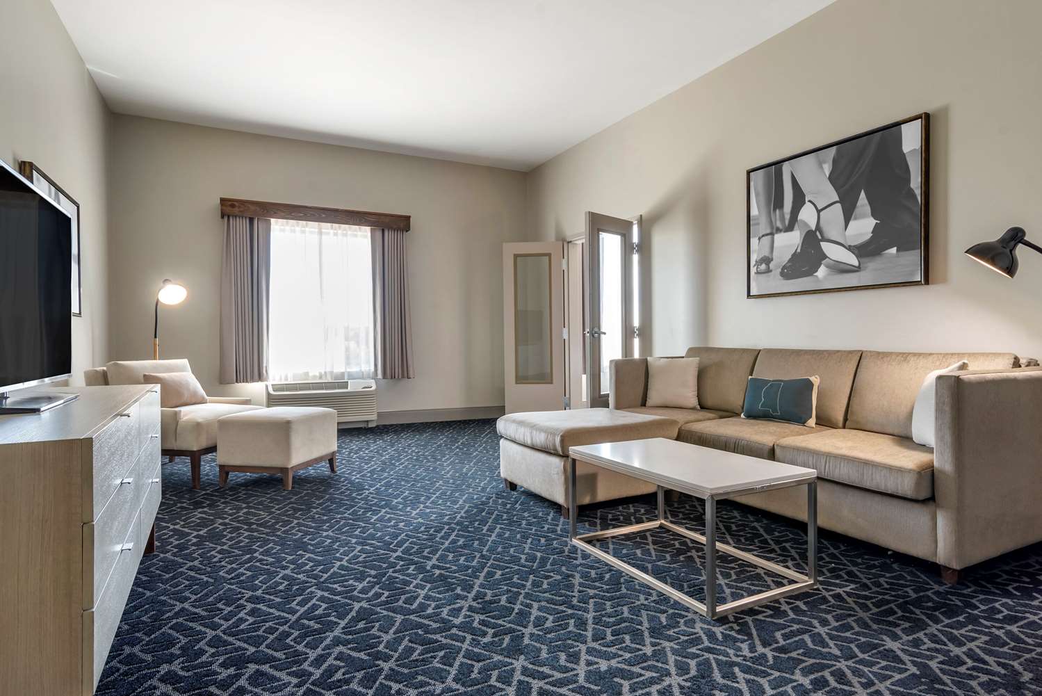 Lyric Hotel West End District Cleveland, MS See Discounts