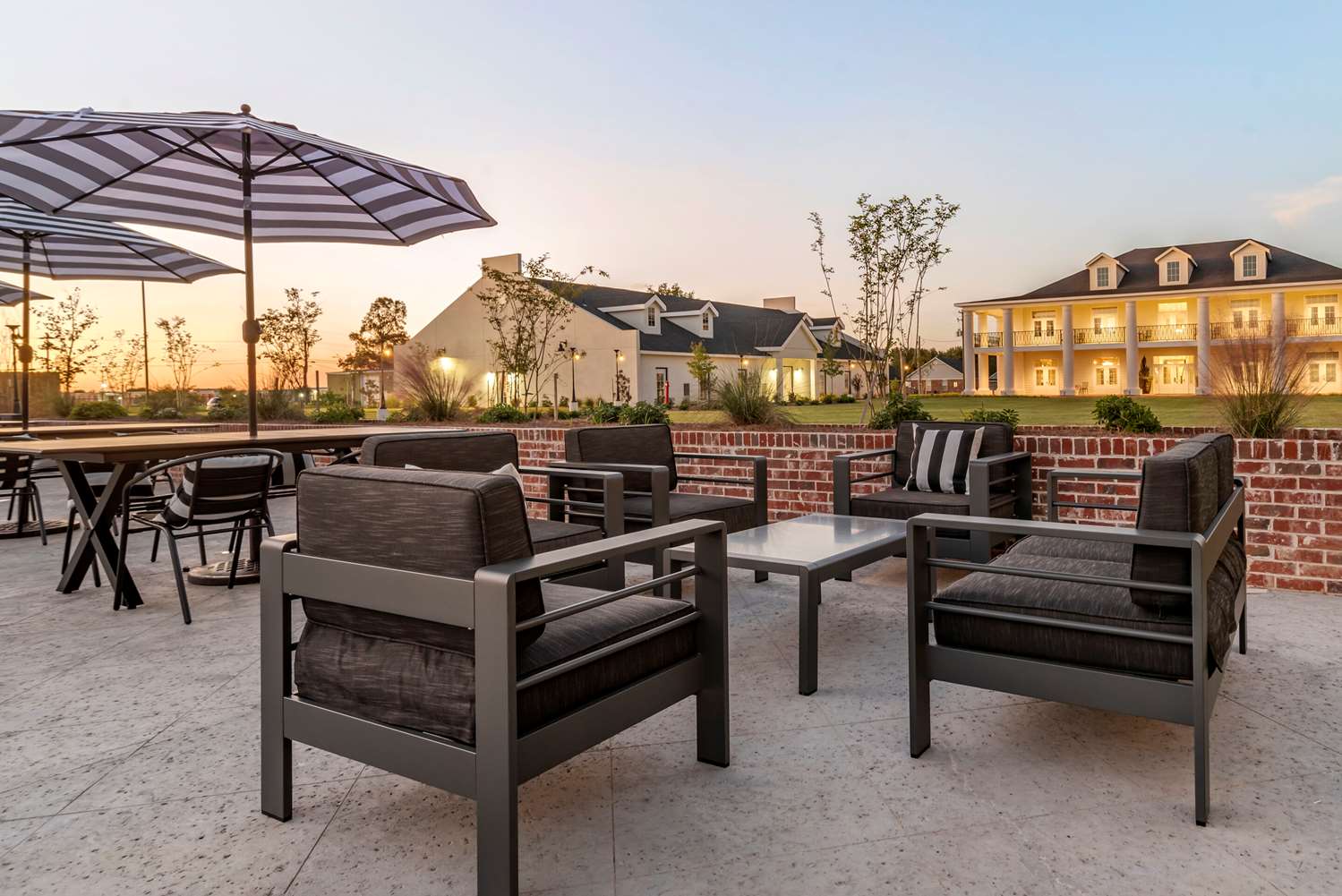 Lyric Hotel West End District Cleveland, MS See Discounts