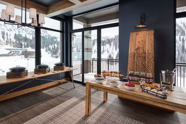 Restaurant - Snowpine Lodge Alta