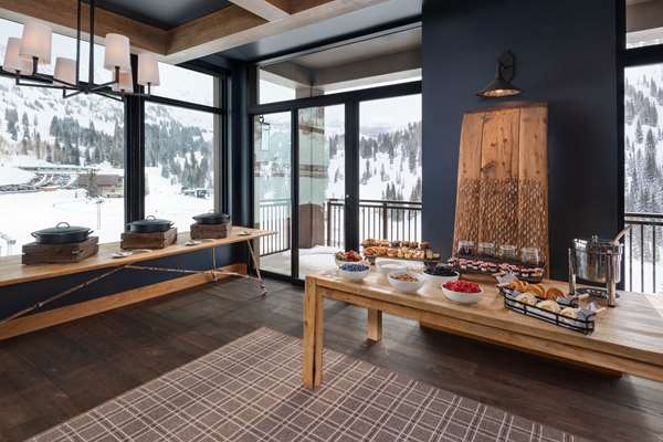 Restaurant - Snowpine Lodge Alta