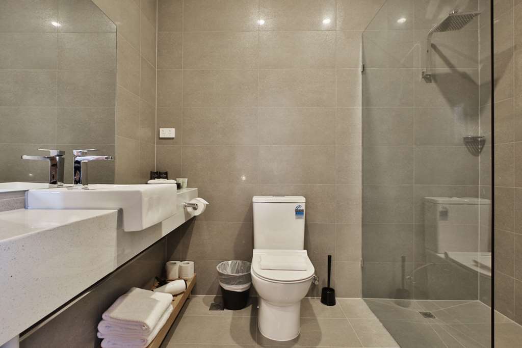 QUALITY APARTMENTS DANDENONG-guestroom-Guest Room,Bathroom,On-Site.jpg