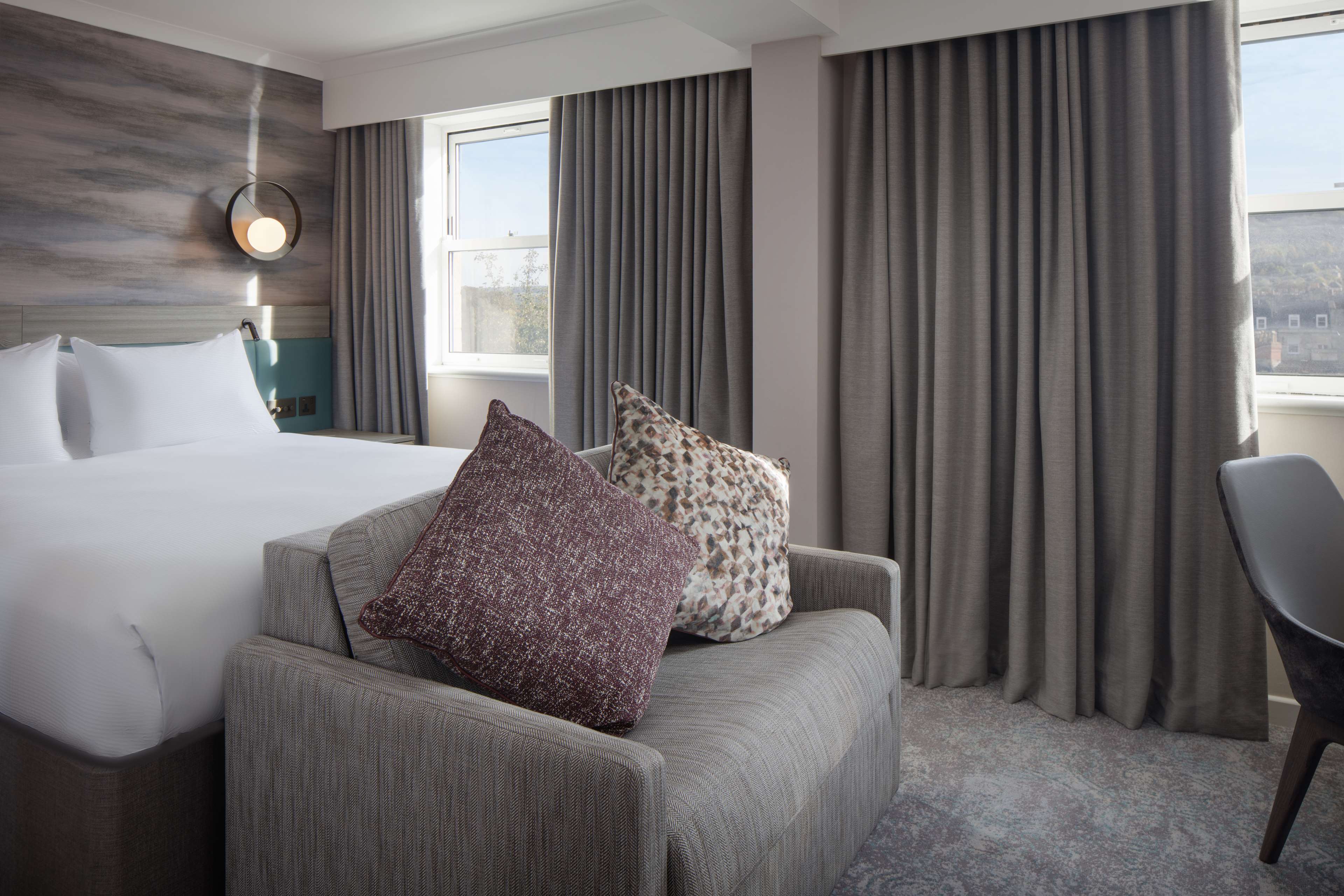 Doubletree by Hilton Bath Room Type - QUEEN SUPERIOR RM W SOFAB