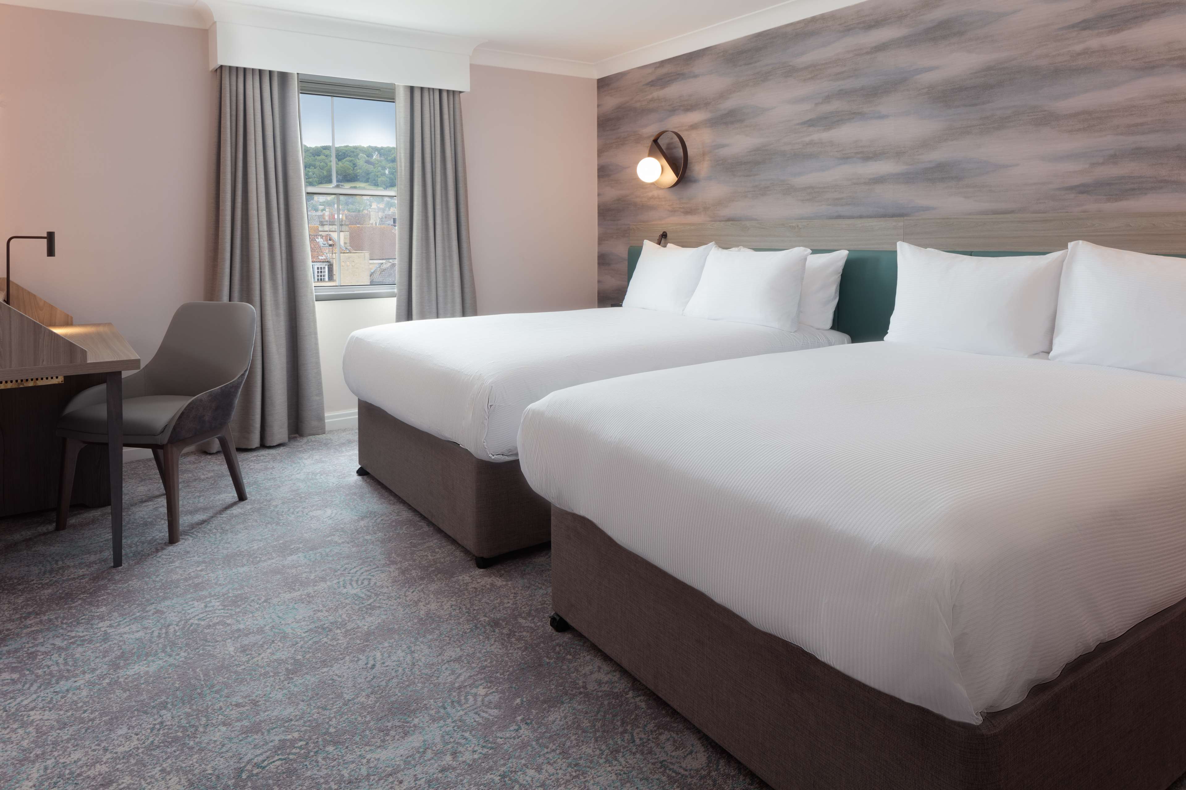 Doubletree by Hilton Bath Room Type - TWO DBL BED SUPER RM  SOFA