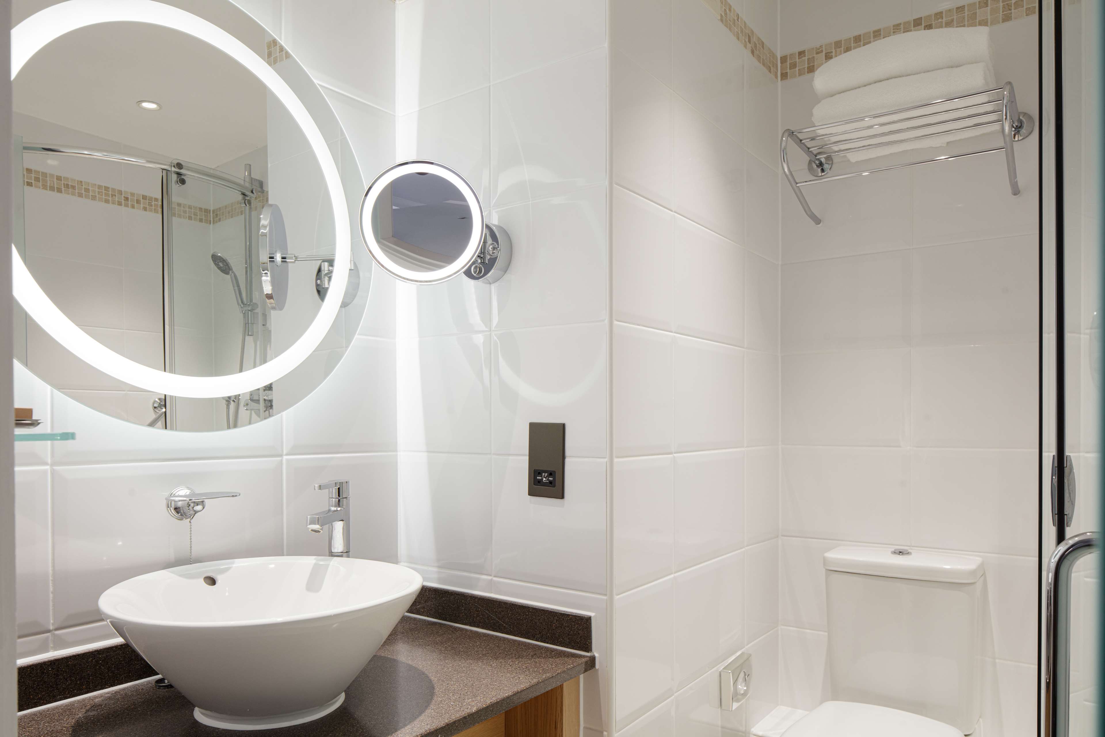 Doubletree by Hilton Bath Room Type - DOUBLE GUEST ROOM