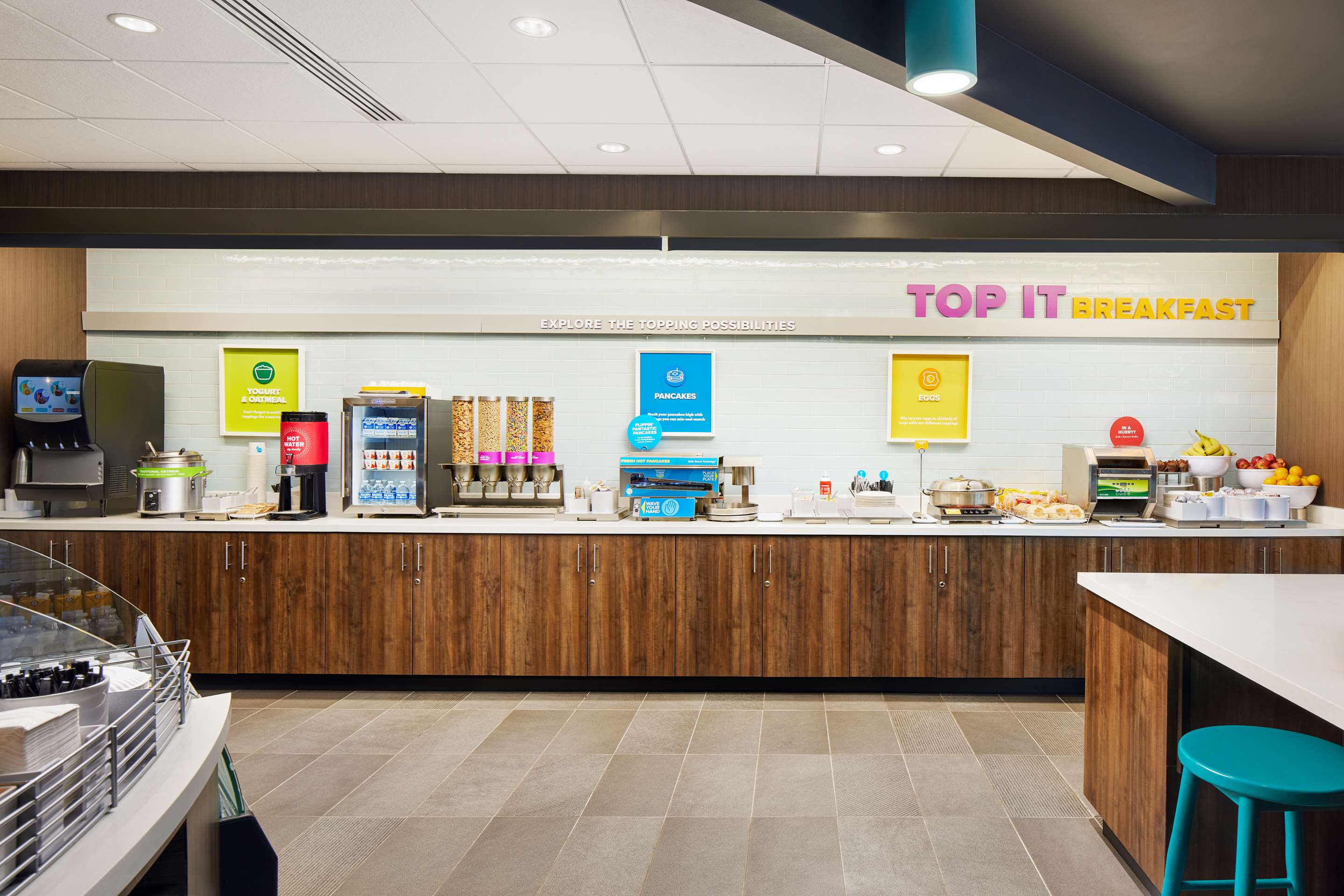Breakfast Area | Tru by Hilton Charleston Airport