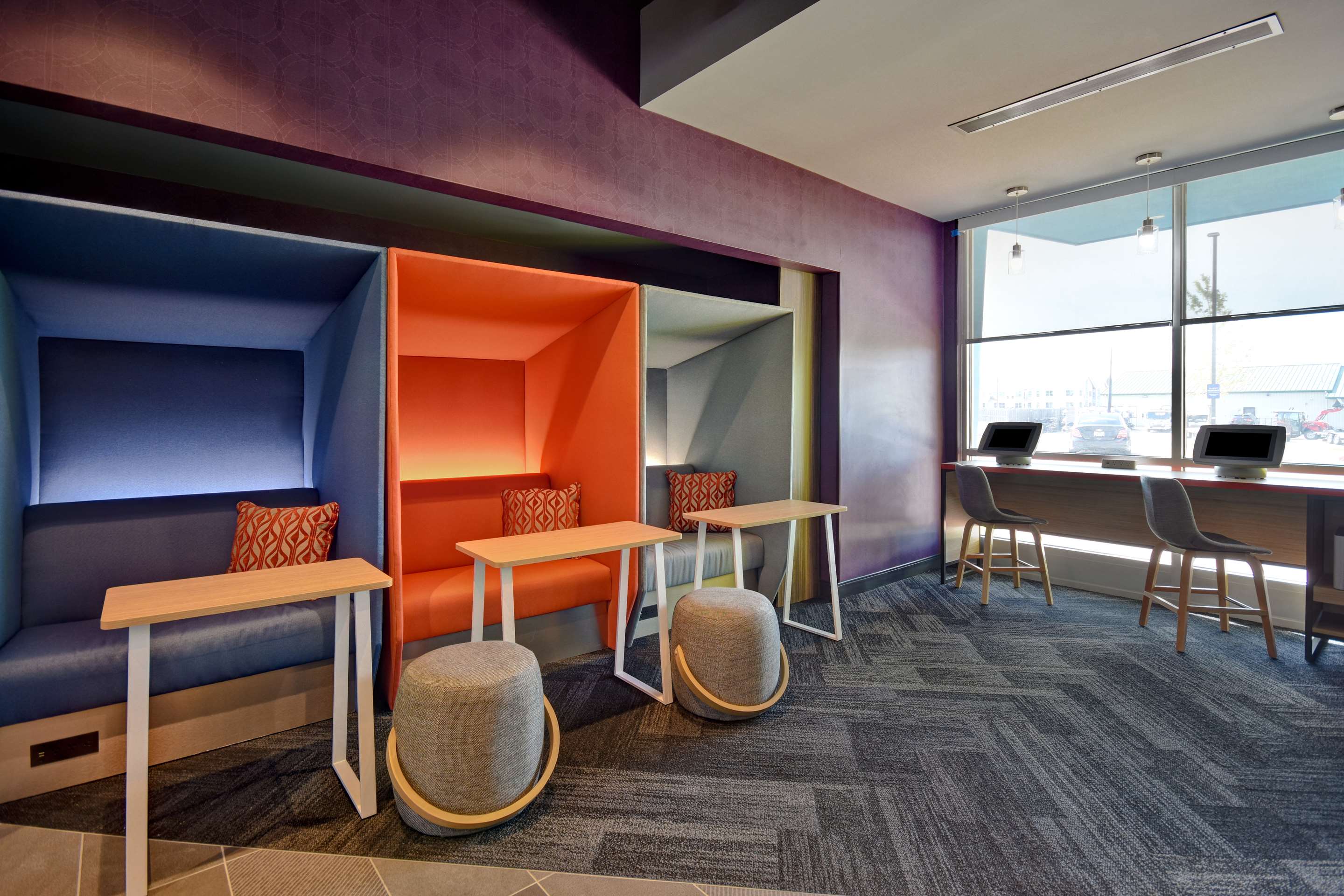 Lobby | Tru by Hilton Auburn