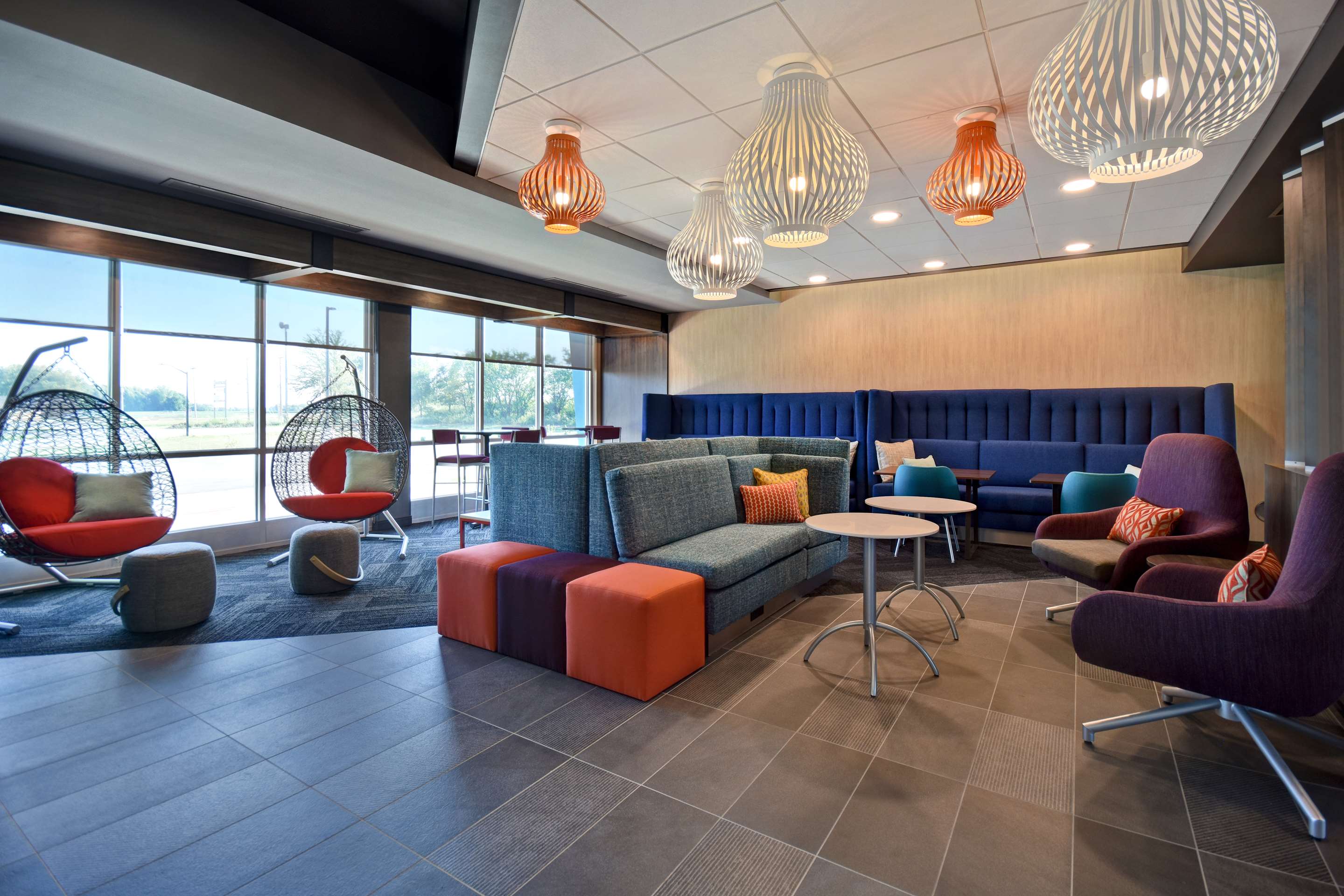 Lobby | Tru by Hilton Auburn