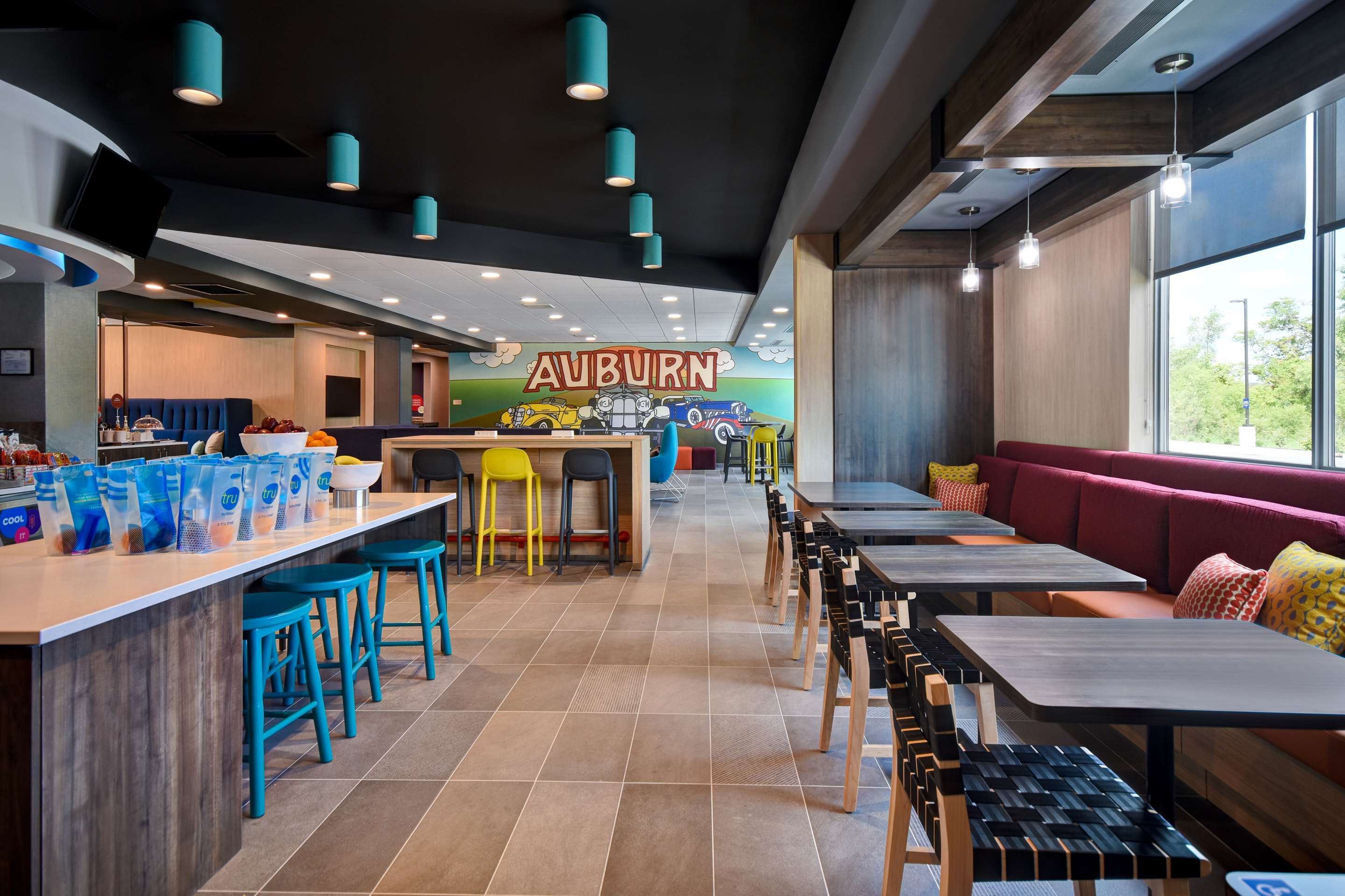 Breakfast Area | Tru by Hilton Auburn