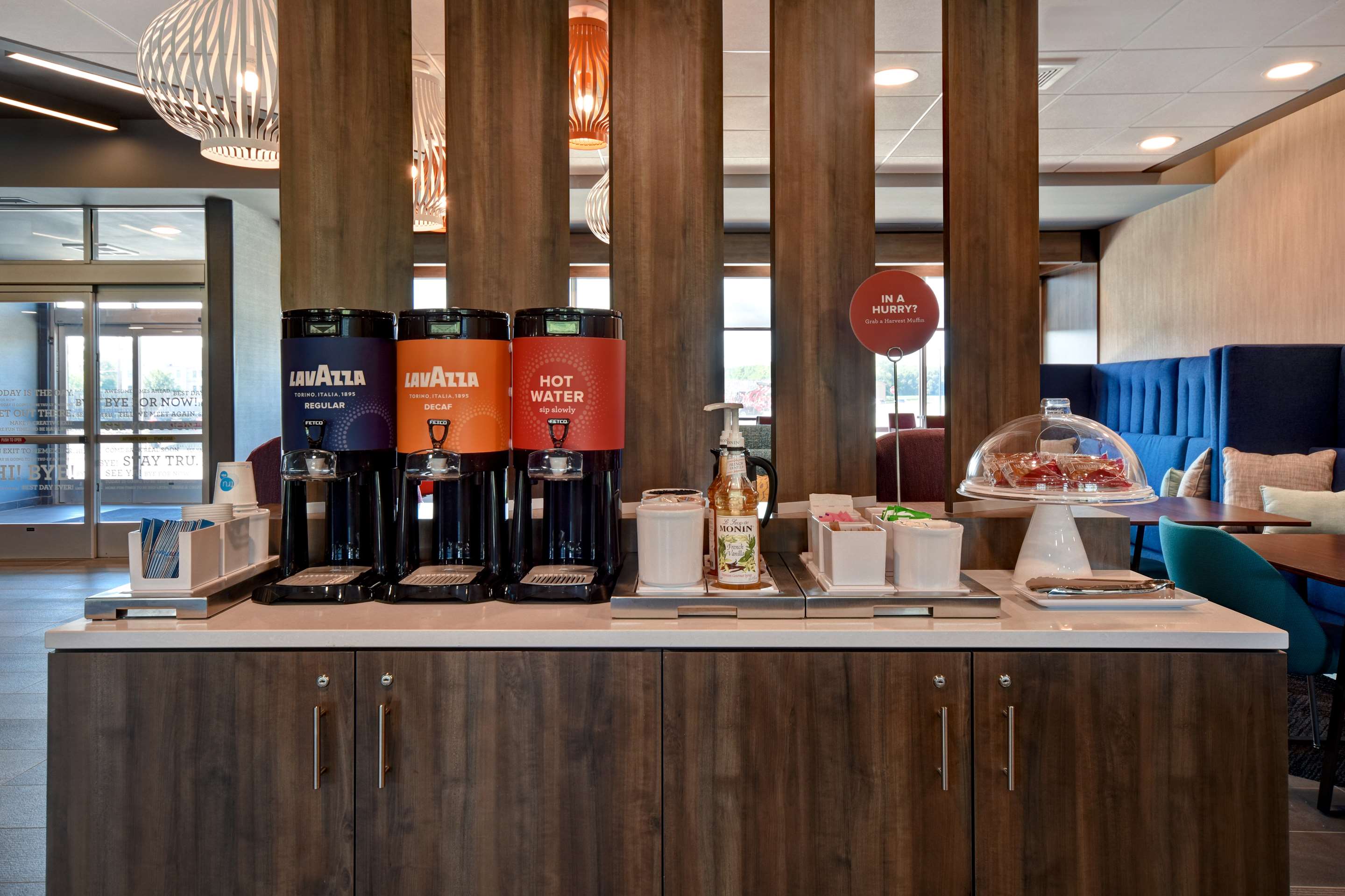 Lobby | Tru by Hilton Auburn