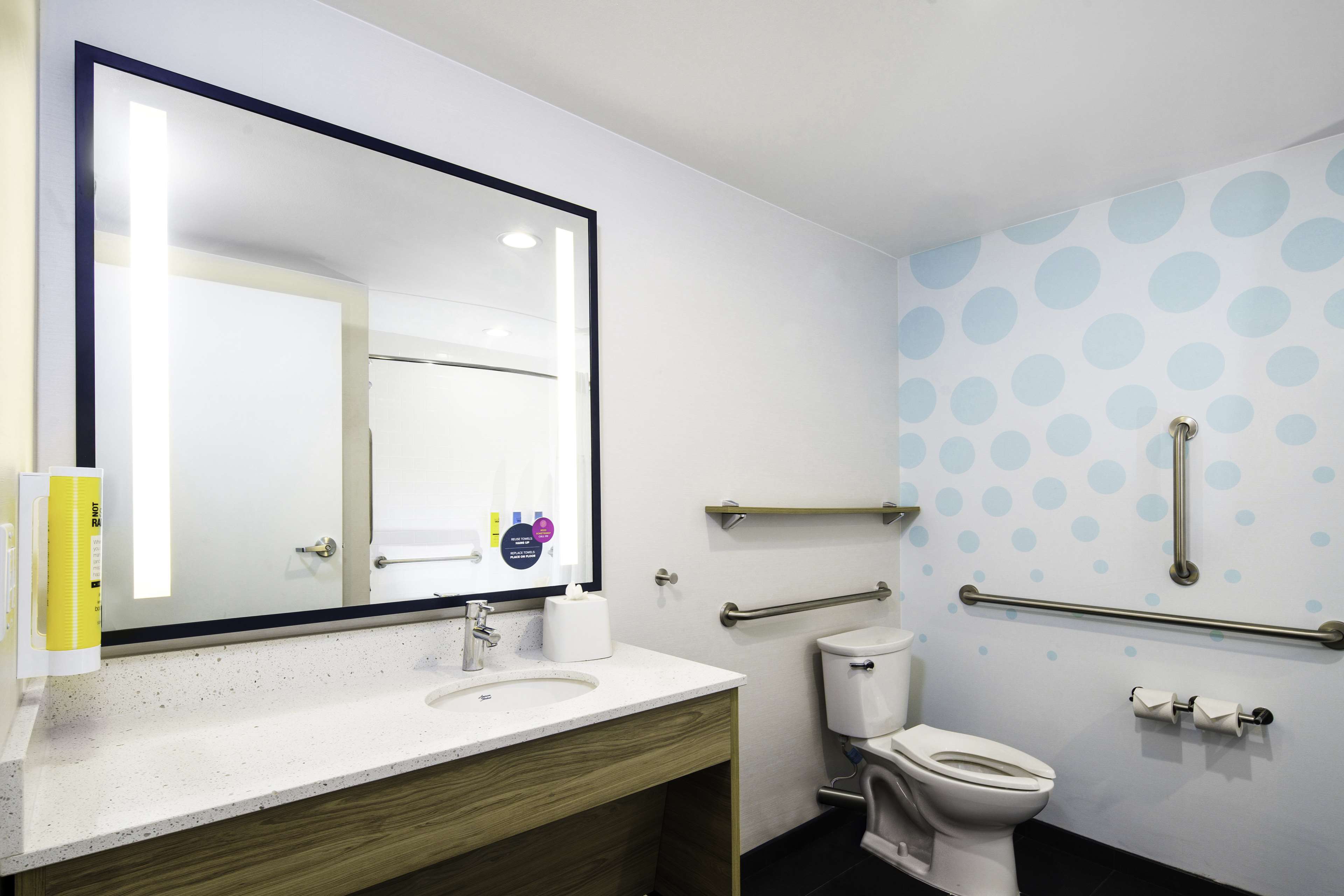 Tru by Hilton Goodyear Phoenix West Room Type - 1 KING ACCESSIBLE TUB