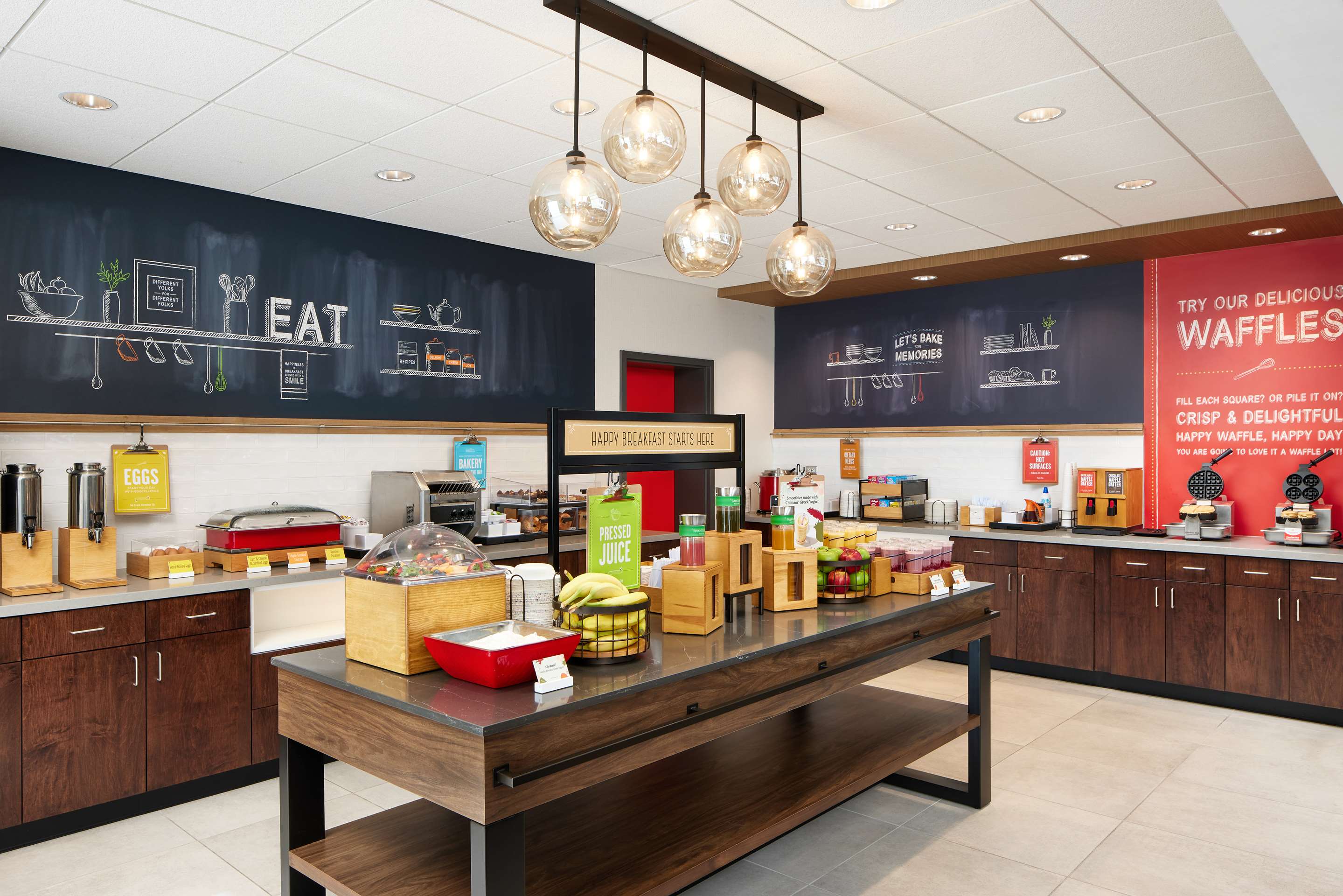 Breakfast Area | Hampton Inn & Suites Franklin Indianapolis
