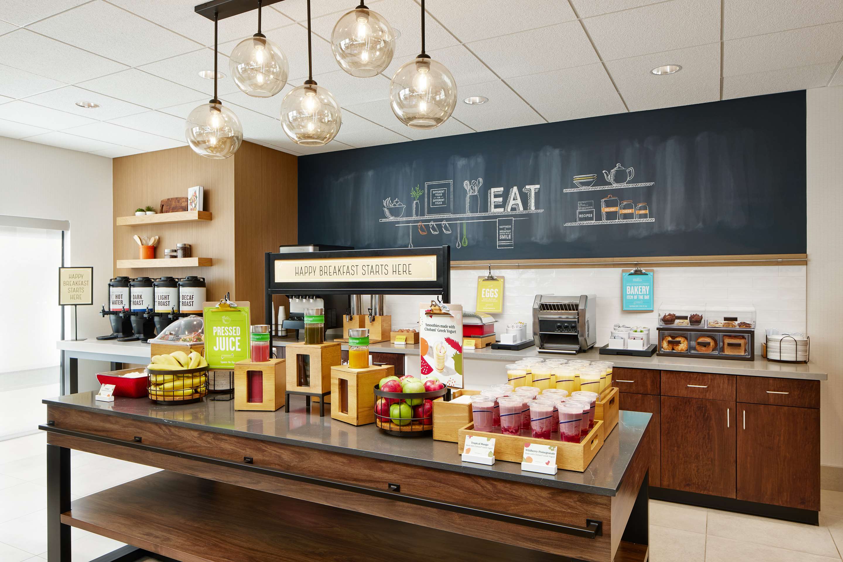 Breakfast Area | Hampton Inn & Suites Franklin Indianapolis