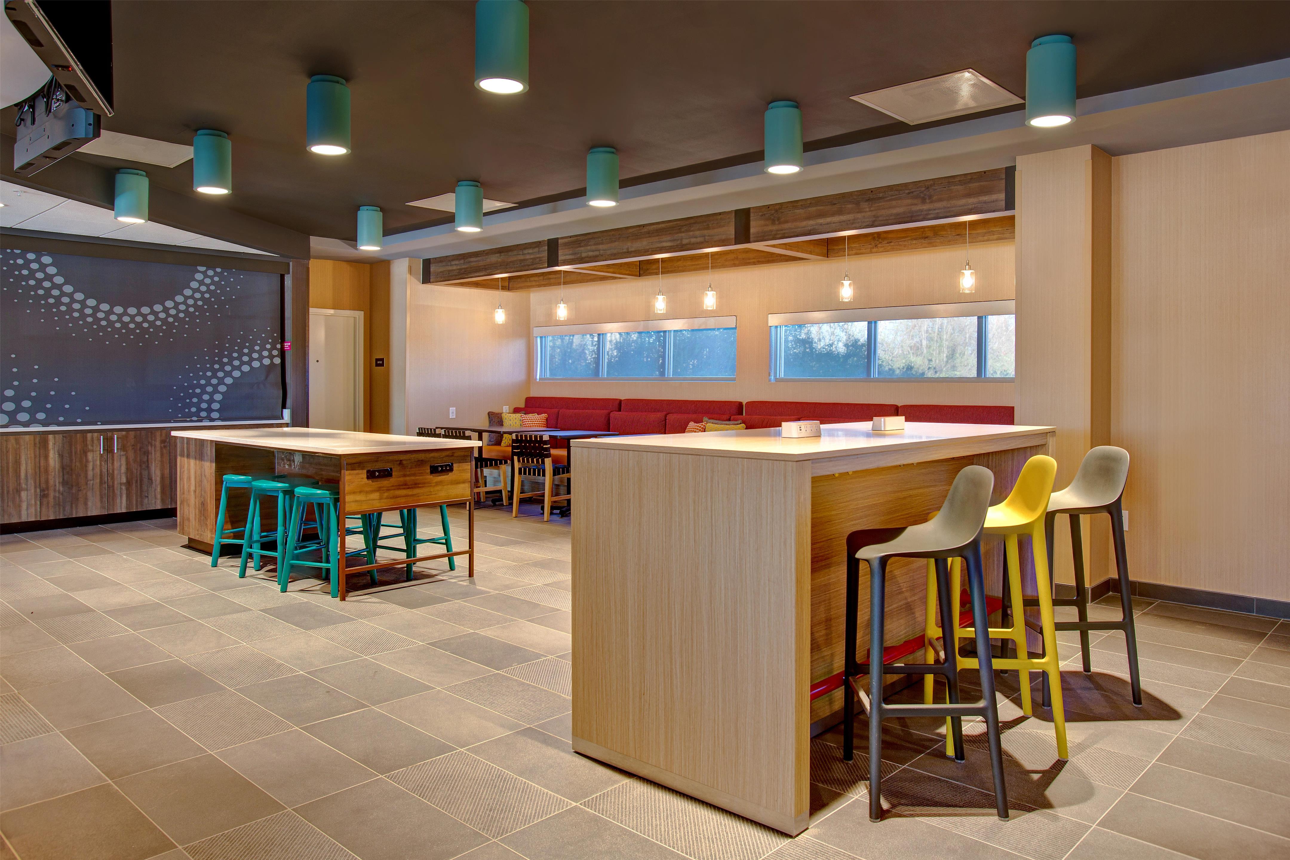 Lobby | Tru by Hilton Alcoa Knoxville Airport